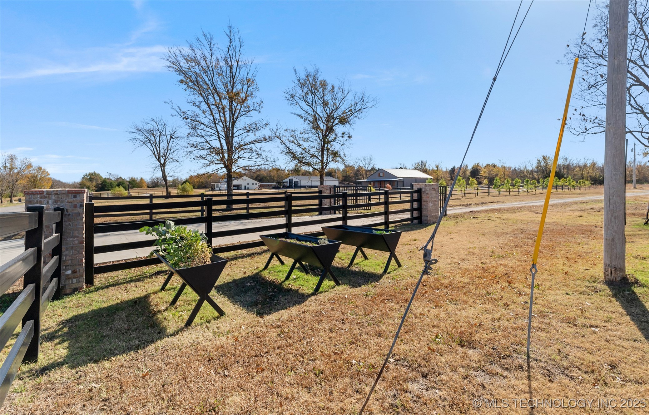 716 N Redbud Avenue Property Photo 29