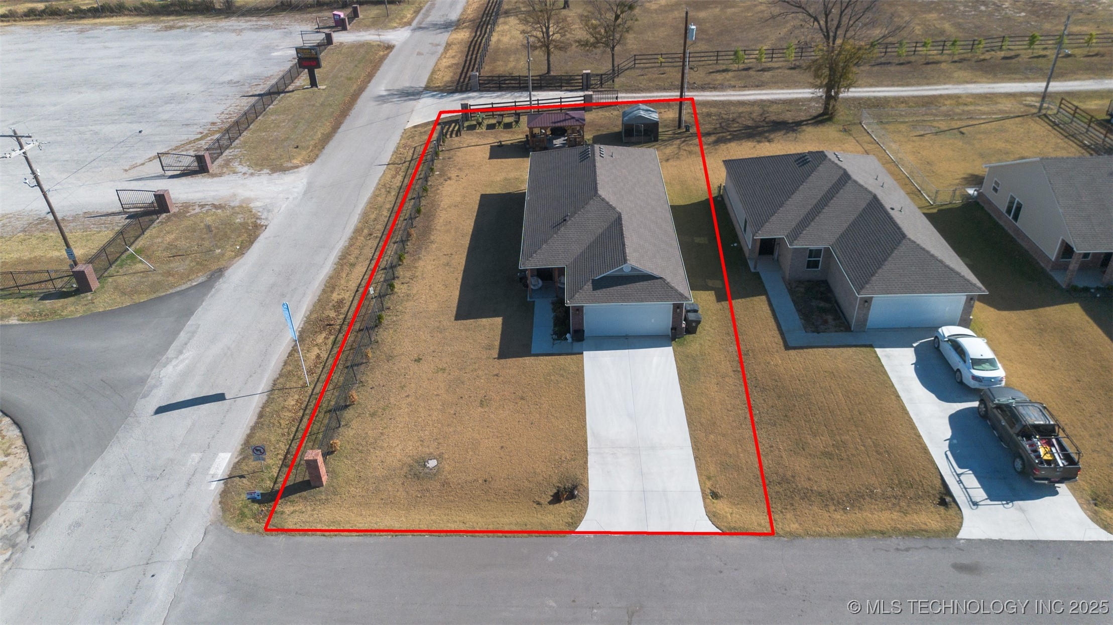 716 N Redbud Avenue Property Photo 30