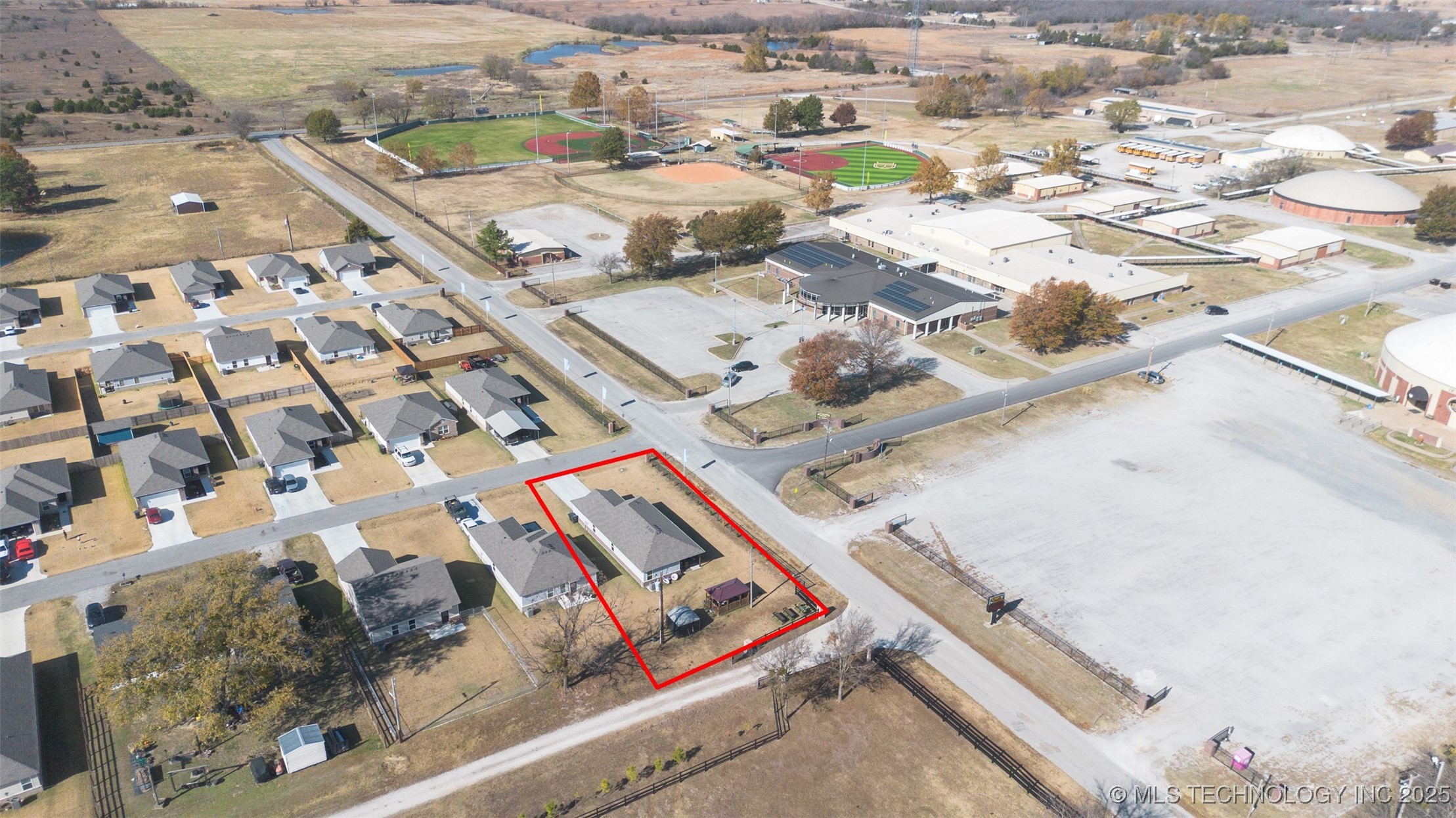 716 N Redbud Avenue Property Photo 31