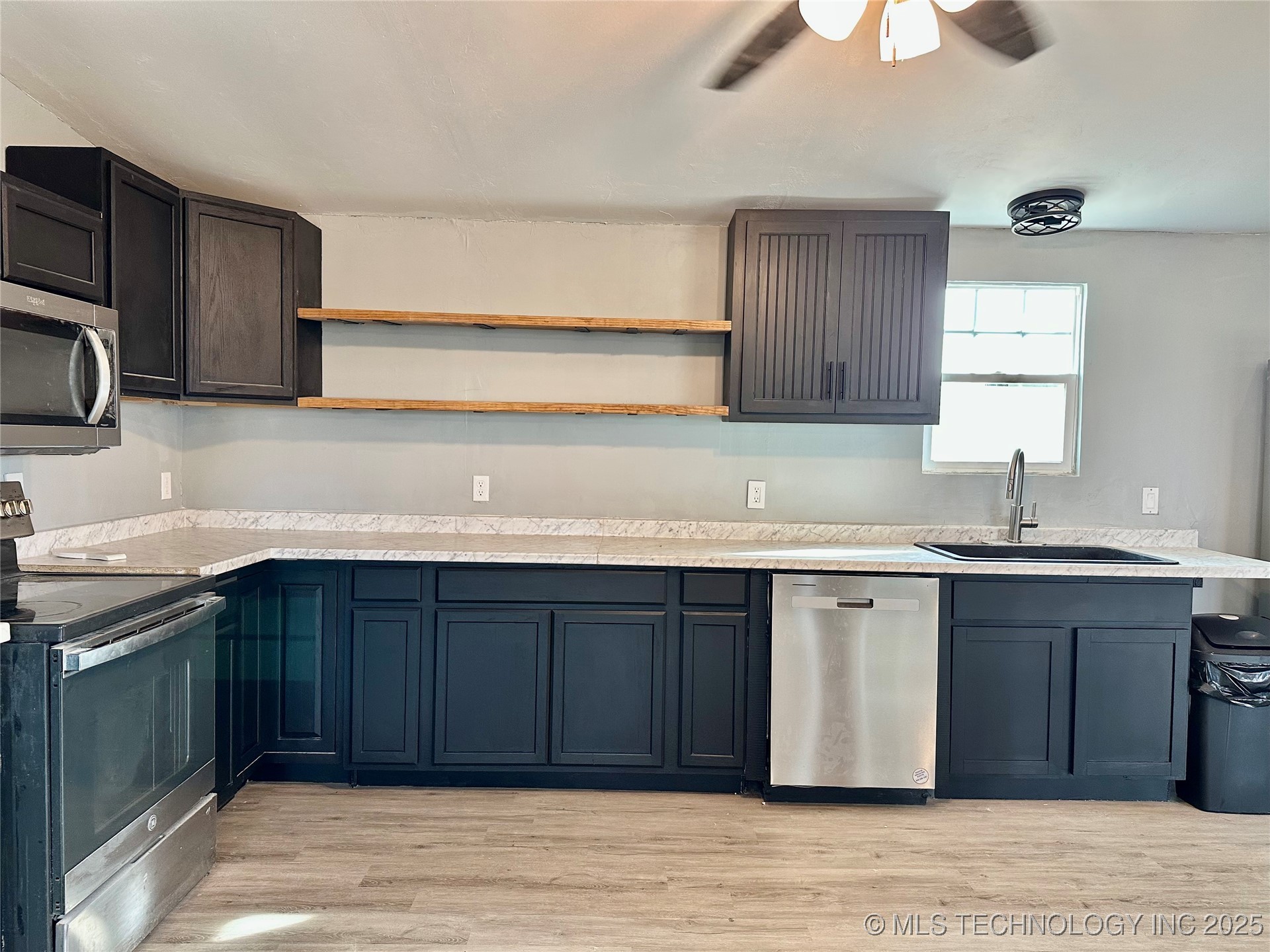 24094 N County Road 3350 Property Photo 3