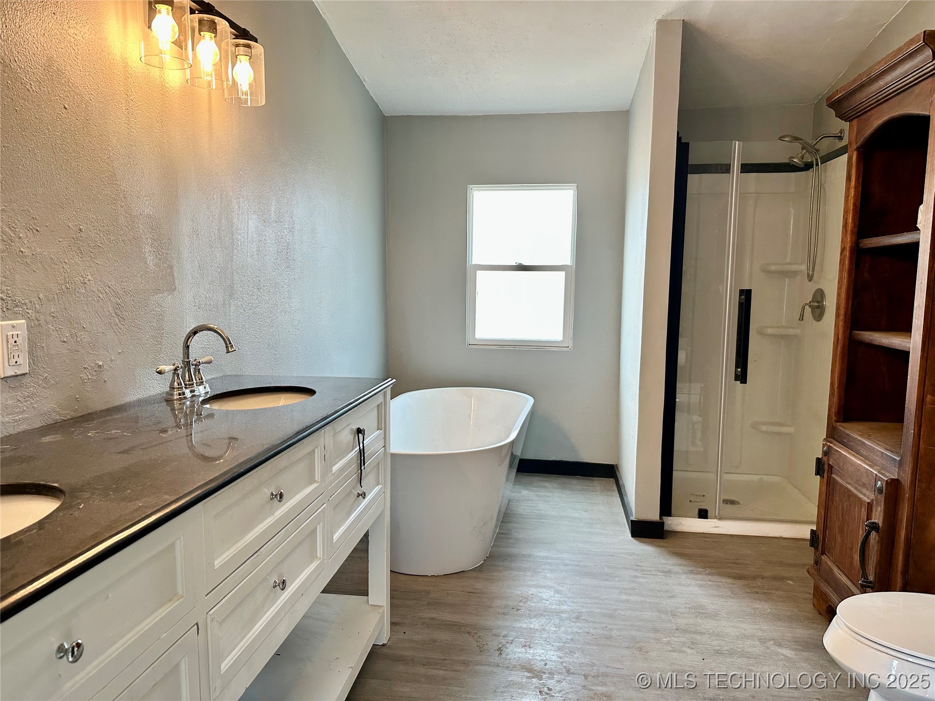 24094 N County Road 3350 Property Photo 8