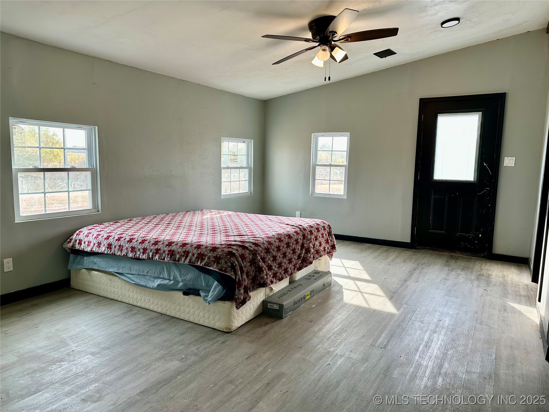 24094 N County Road 3350 Property Photo 9