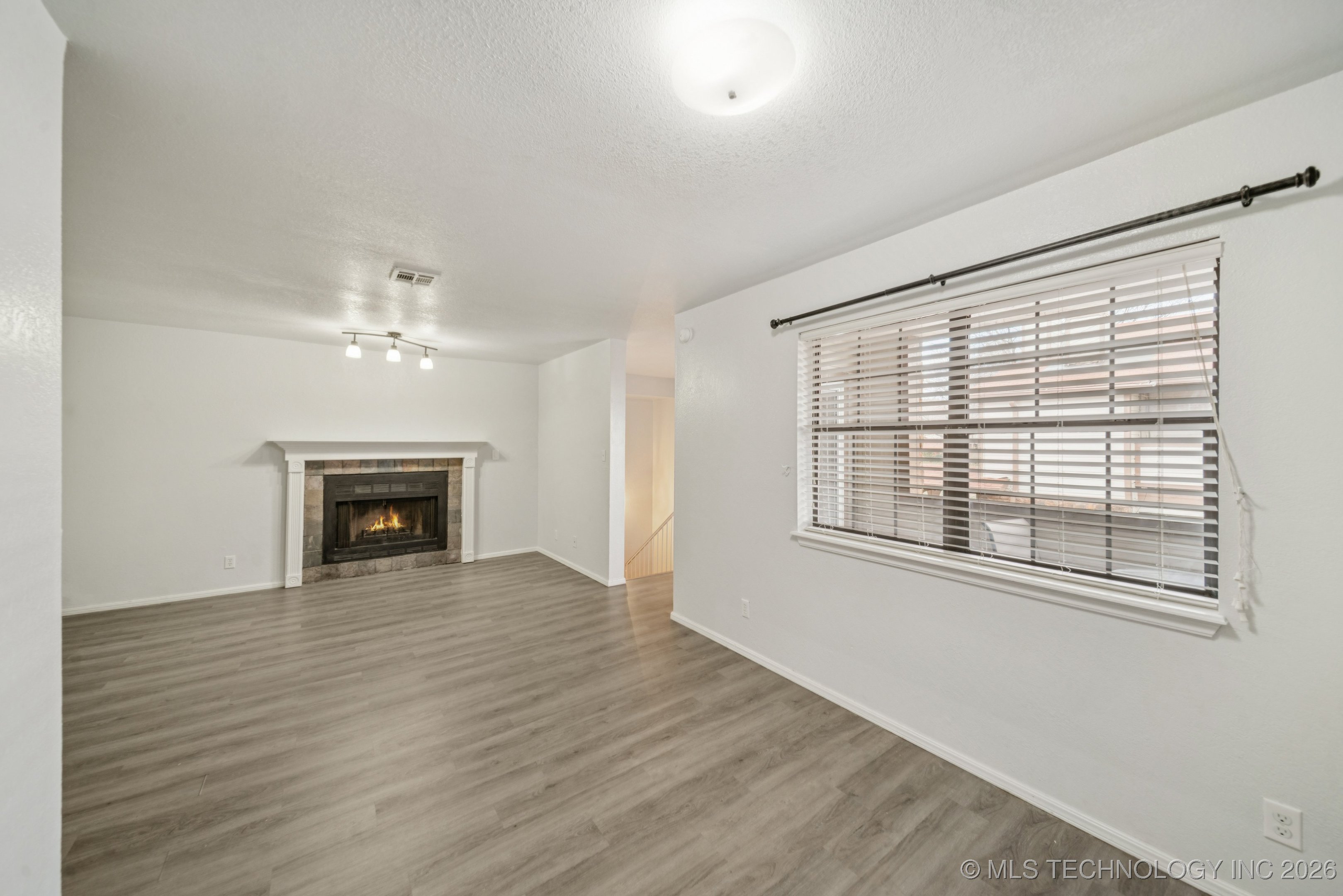 6526 S Memorial Drive D Property Photo 3