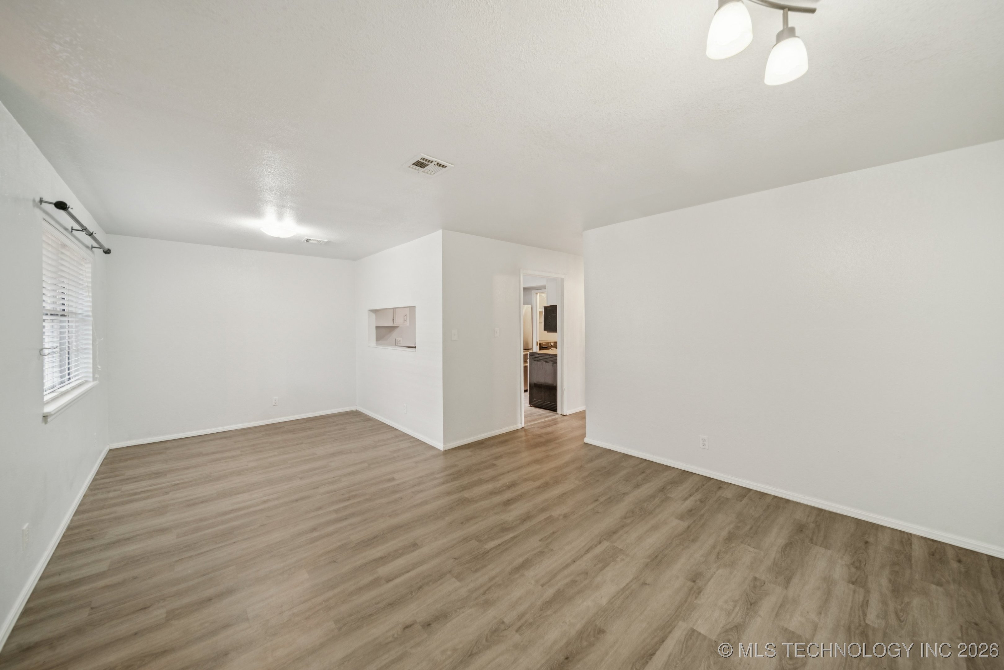 6526 S Memorial Drive D Property Photo 5