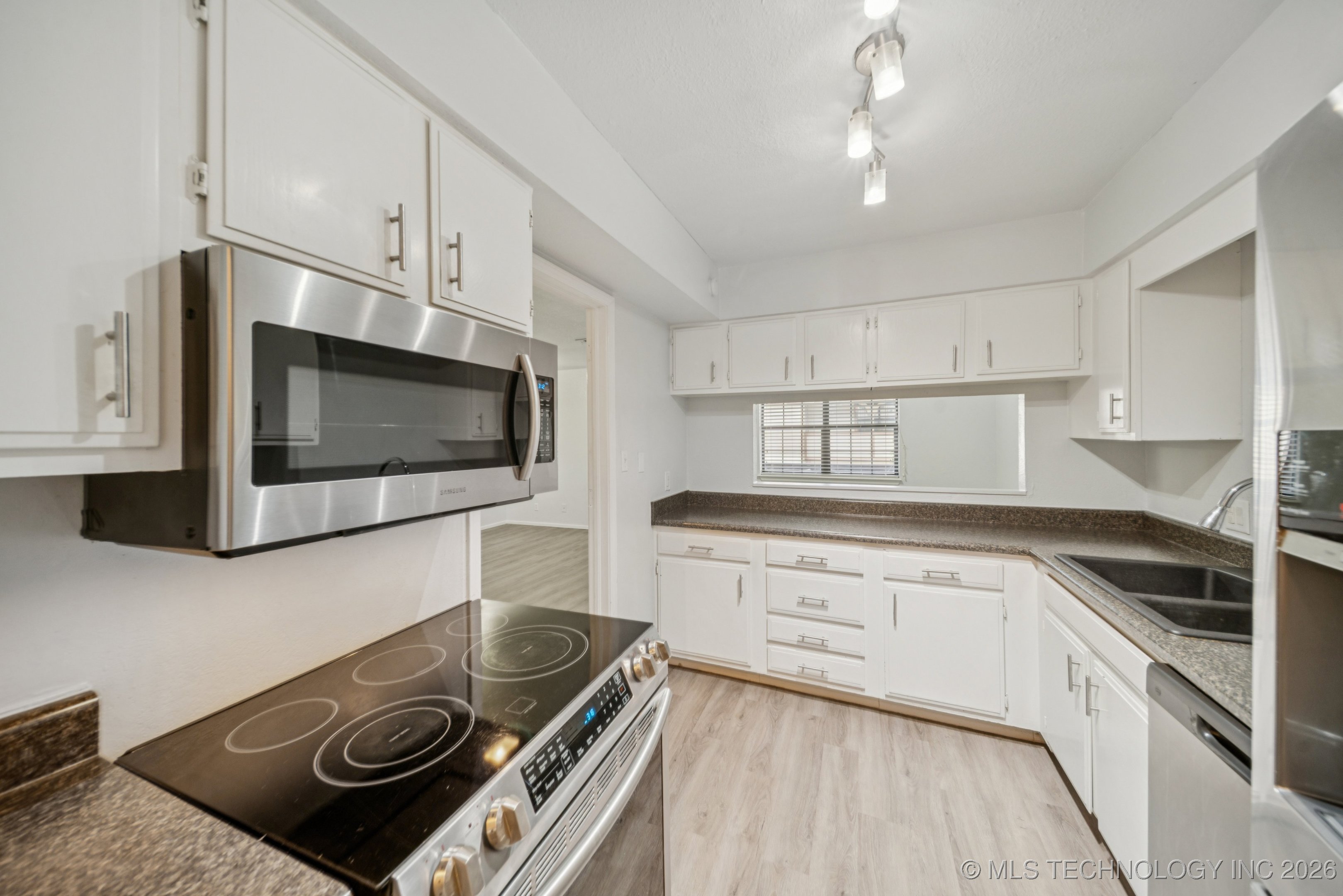 6526 S Memorial Drive D Property Photo 10