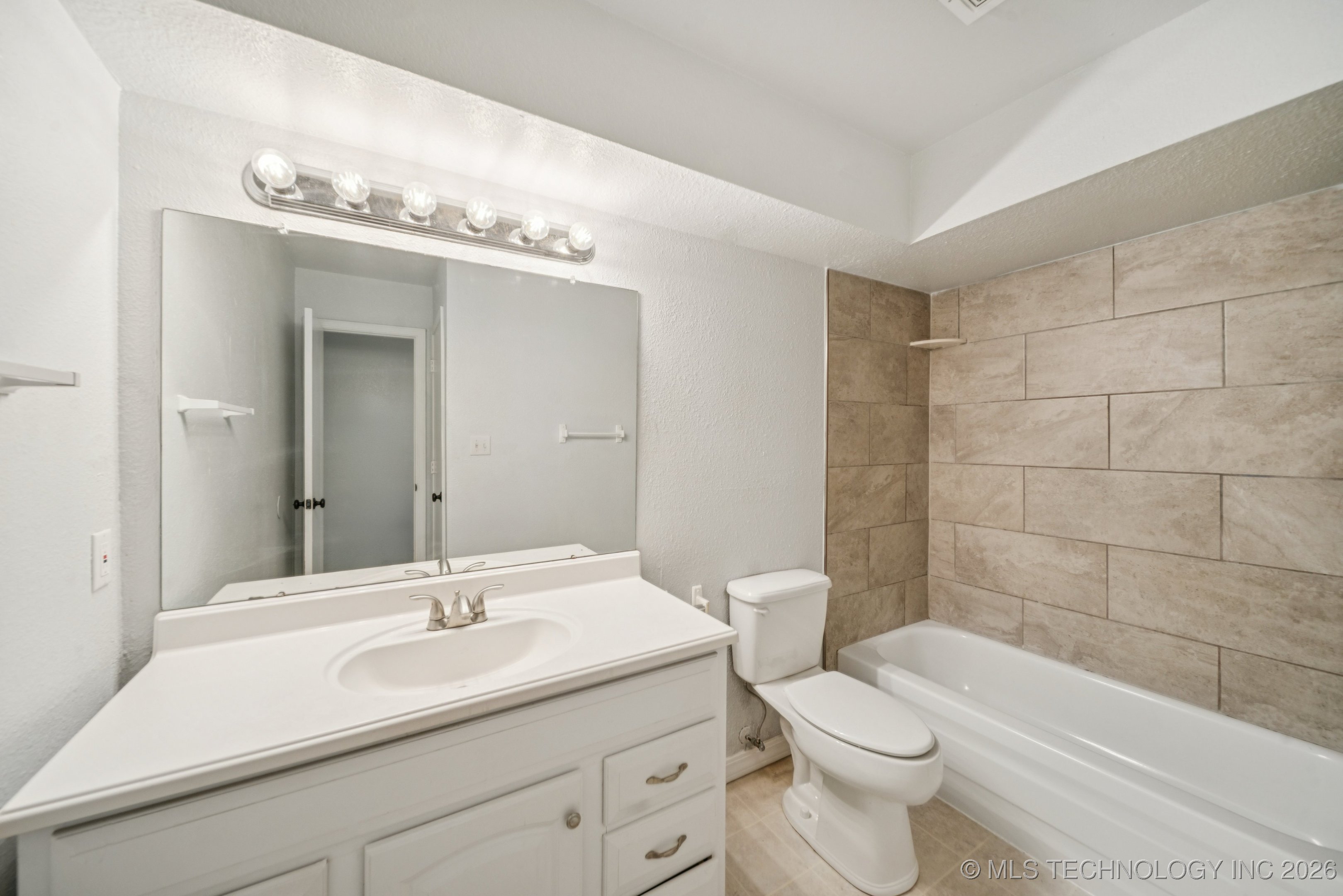 6526 S Memorial Drive D Property Photo 14