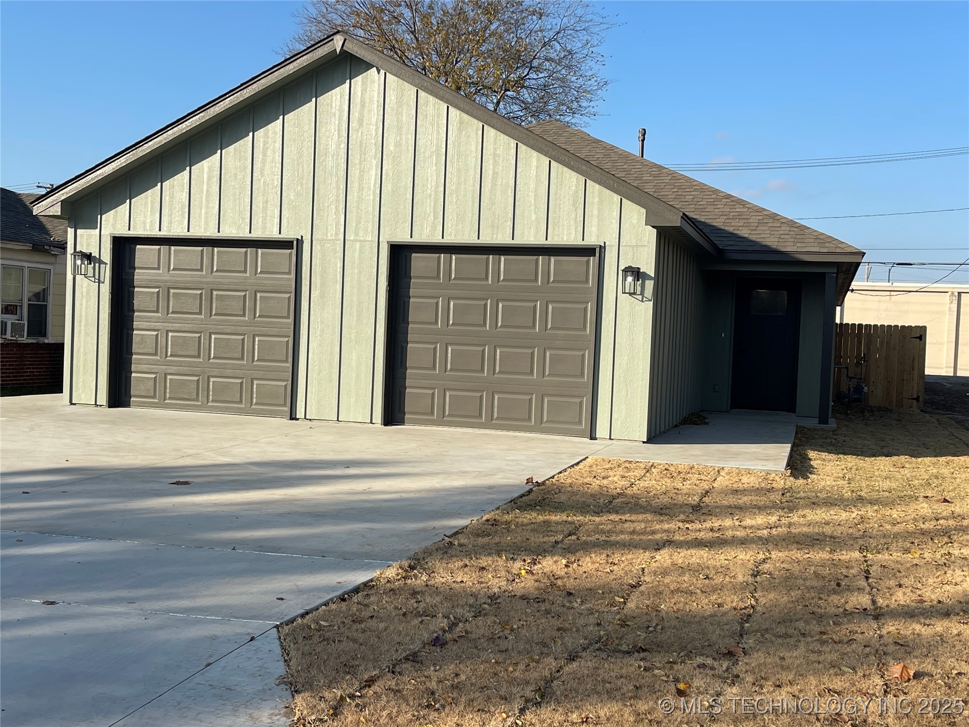 5305 E Admiral Boulevard A-b Property Photo 1