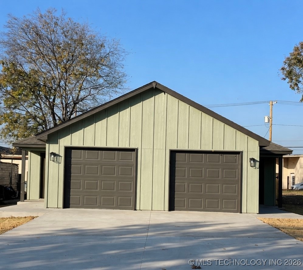 5305 E Admiral Boulevard A-b Property Photo 2