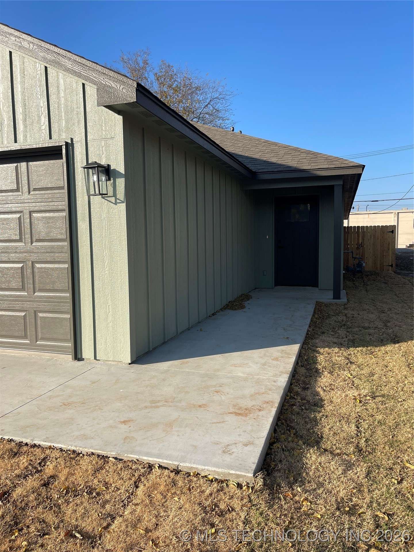 5305 E Admiral Boulevard A-b Property Photo 3