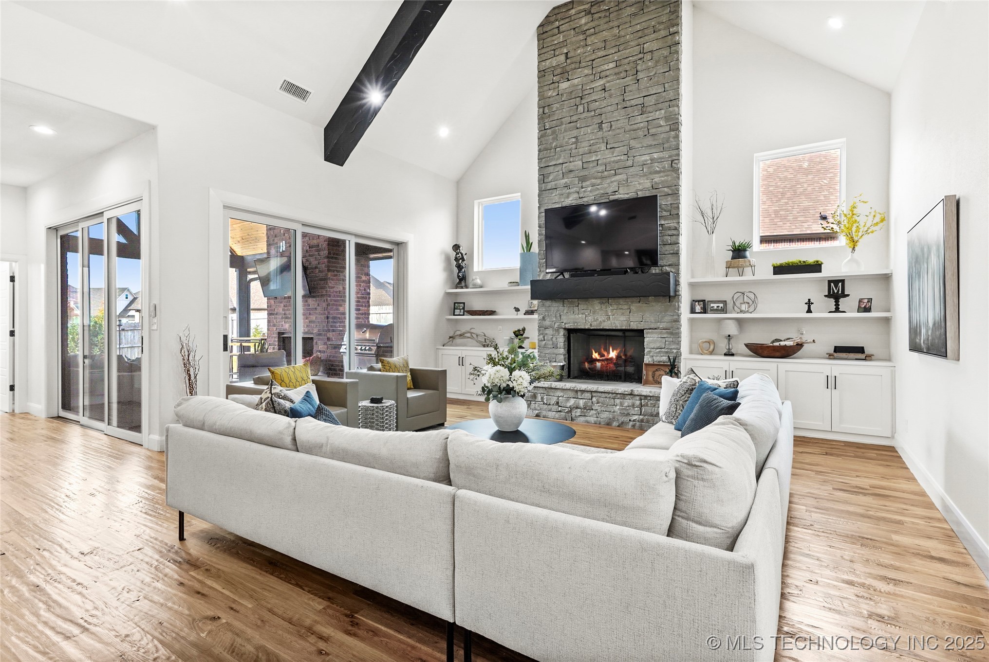 406 N 84th Place Property Photo 3