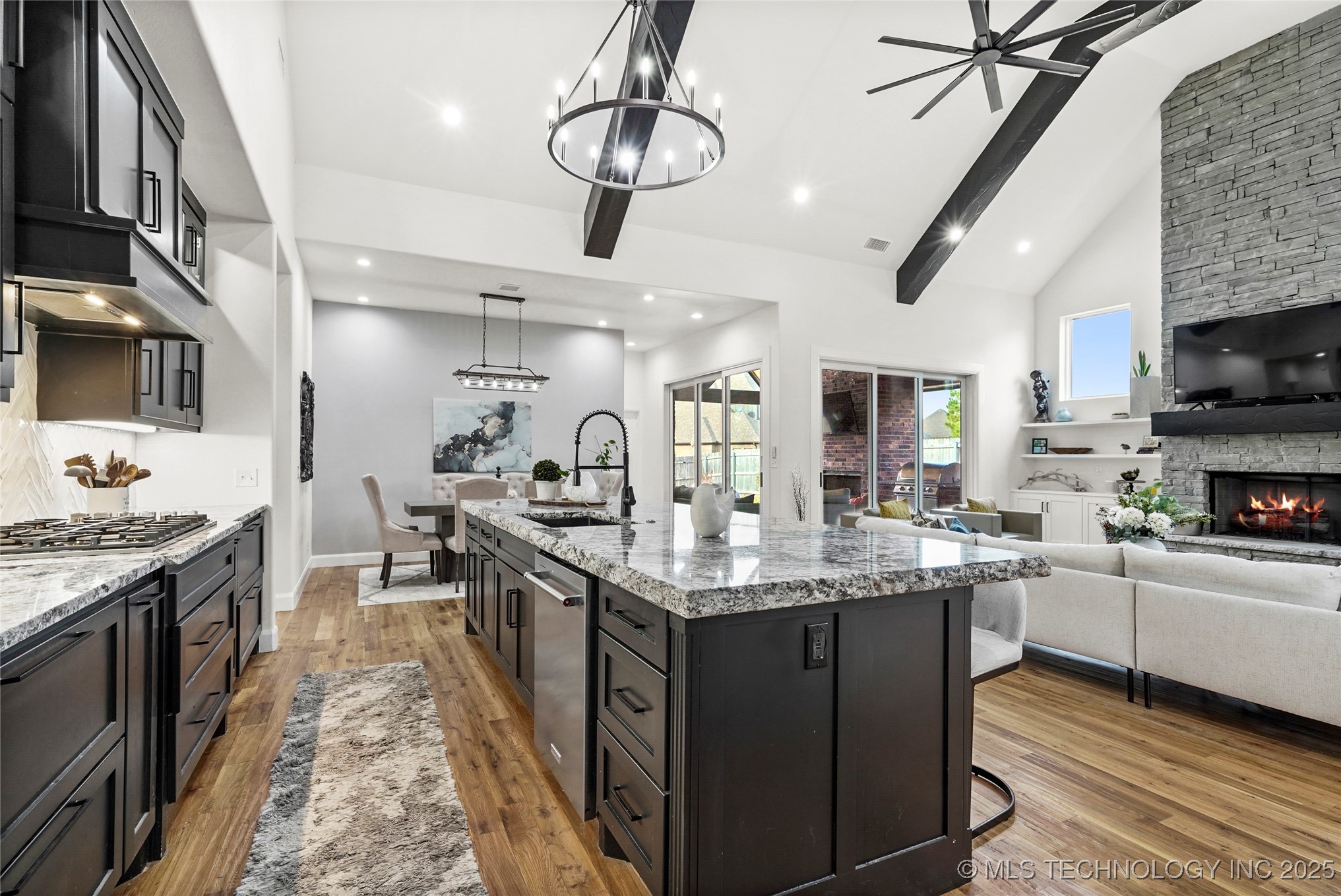 406 N 84th Place Property Photo 7