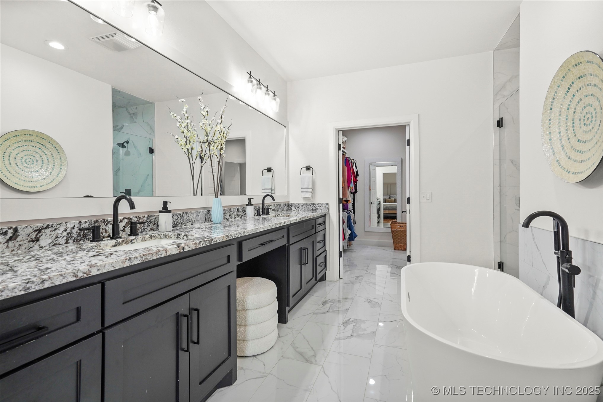 406 N 84th Place Property Photo 9