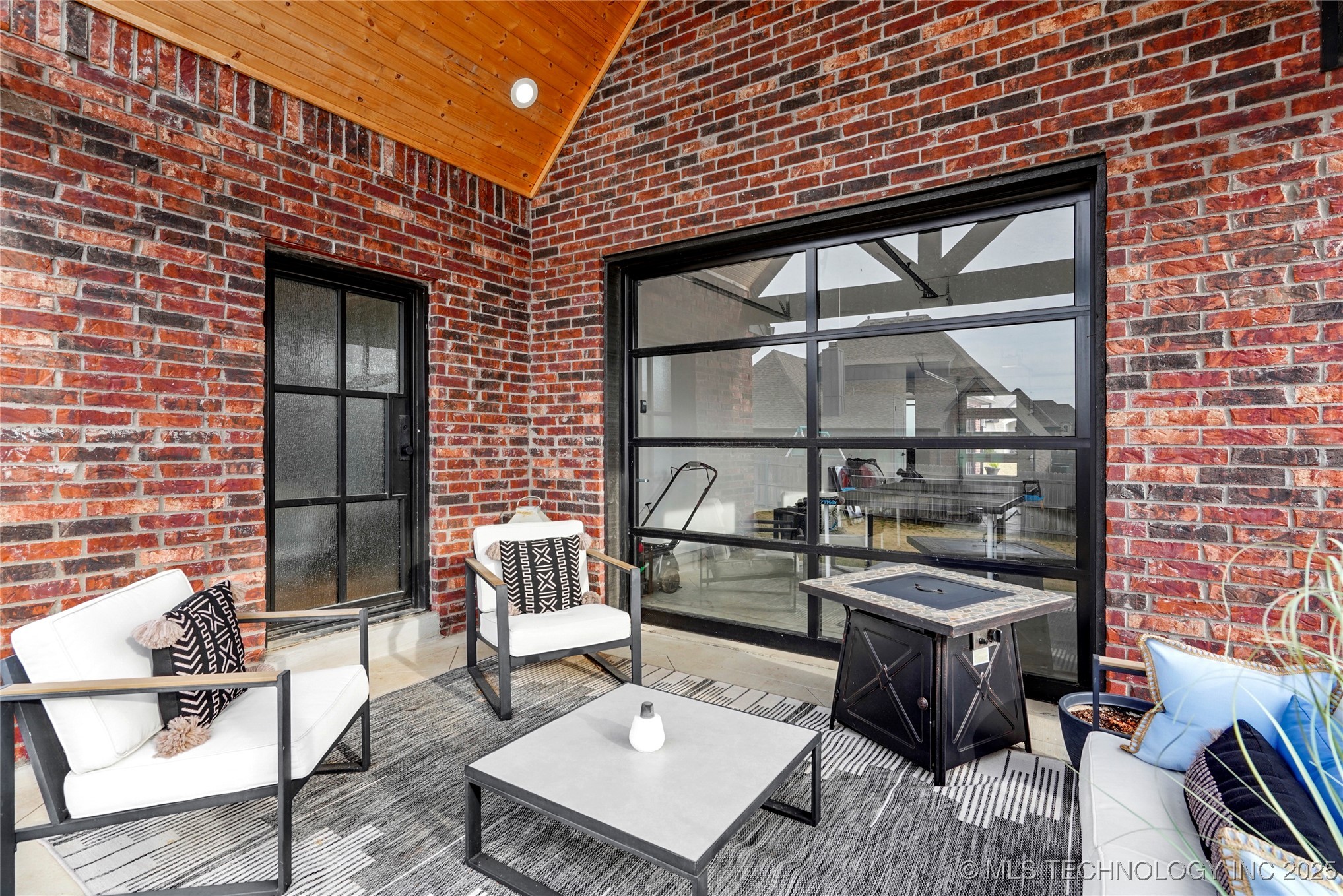 406 N 84th Place Property Photo 11