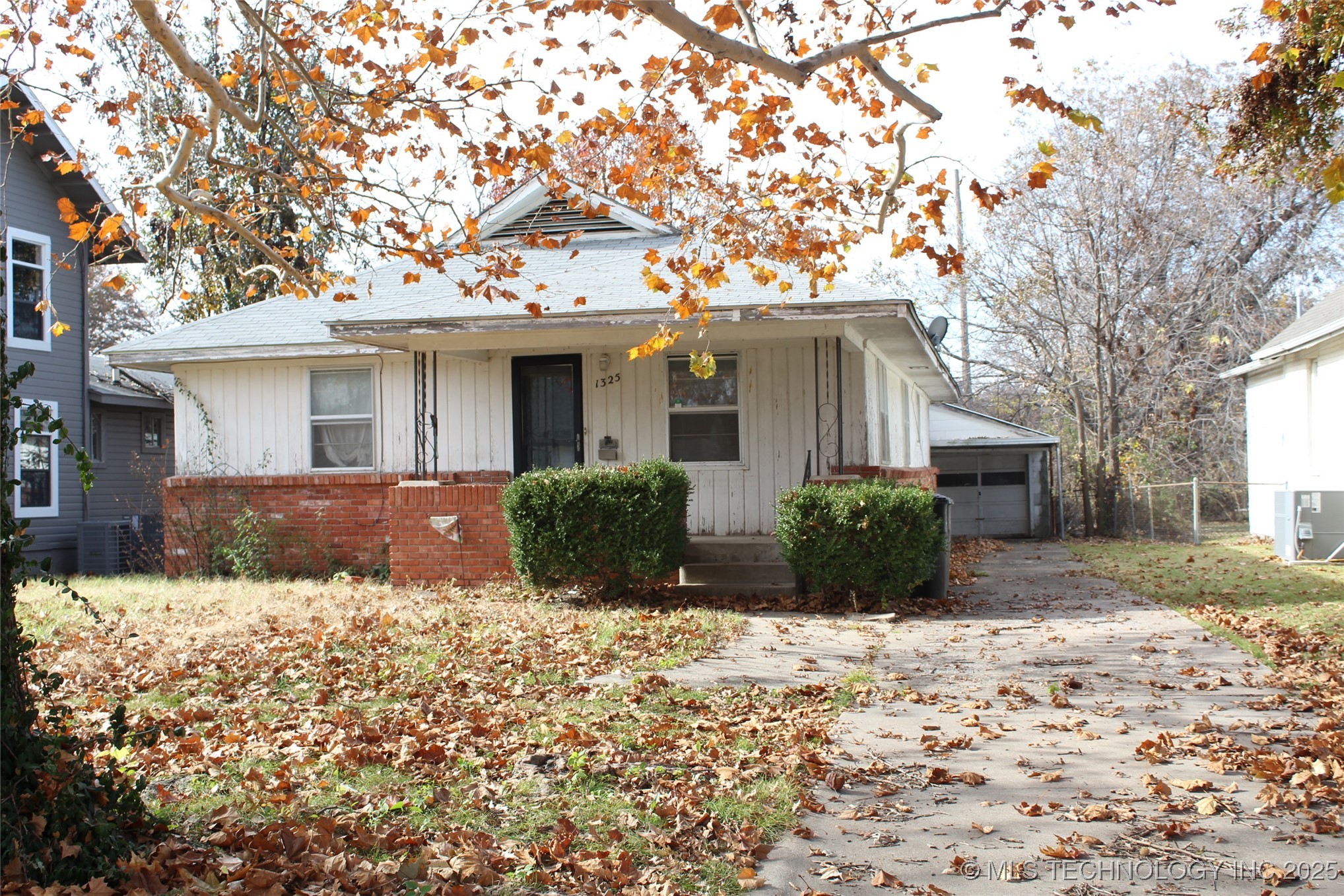 1325 S Dewey Avenue Property Photo 1