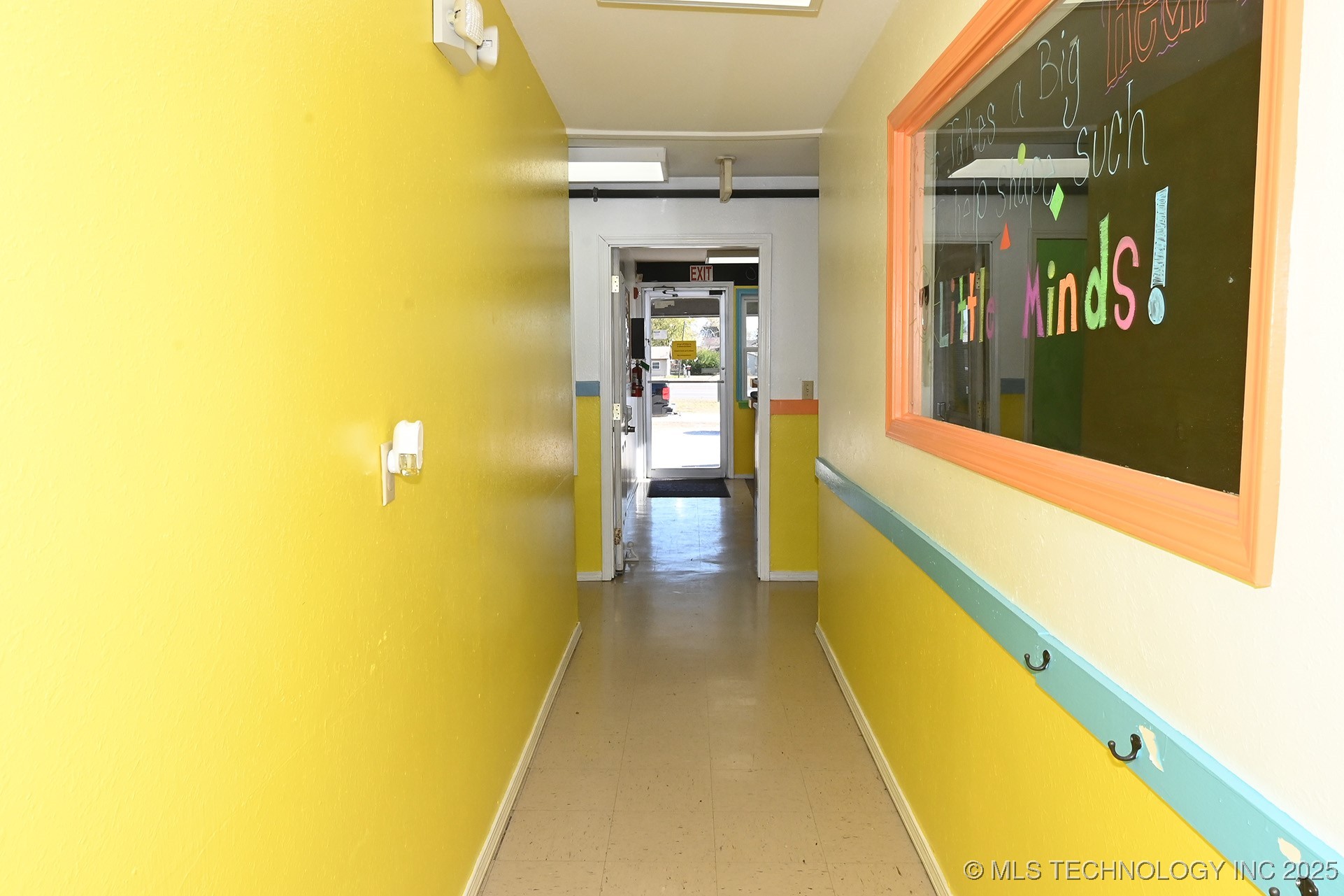 1104 Campbell Road E Property Photo 8