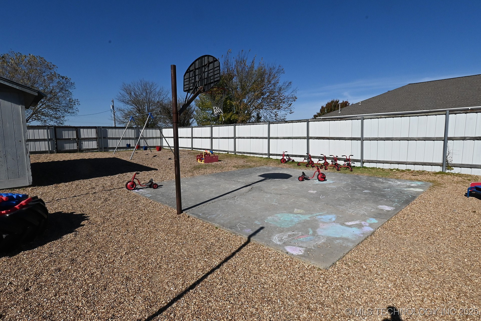 1104 Campbell Road E Property Photo 39