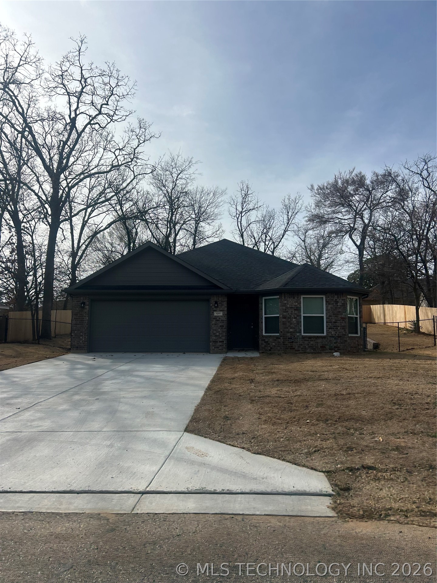 1211 Four Seasons Drive Property Photo 1