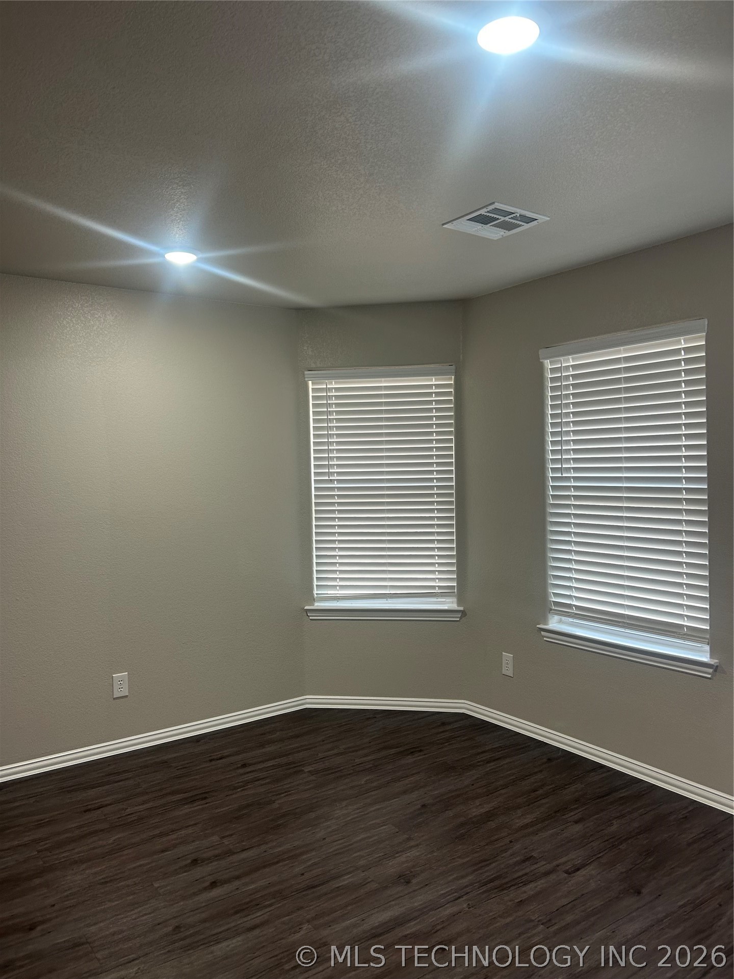 1211 Four Seasons Drive Property Photo 5