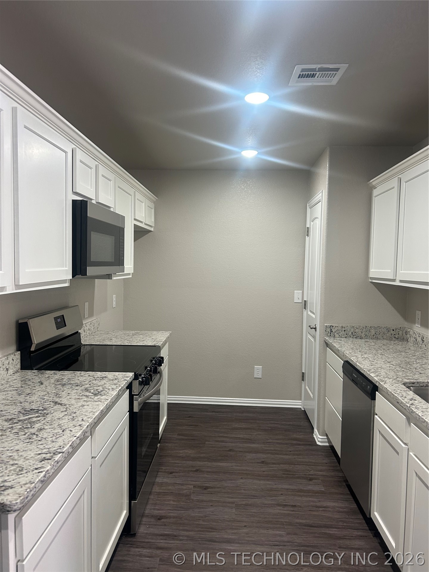 1211 Four Seasons Drive Property Photo 6