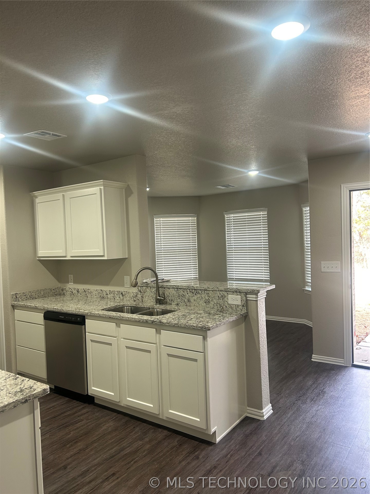 1211 Four Seasons Drive Property Photo 7