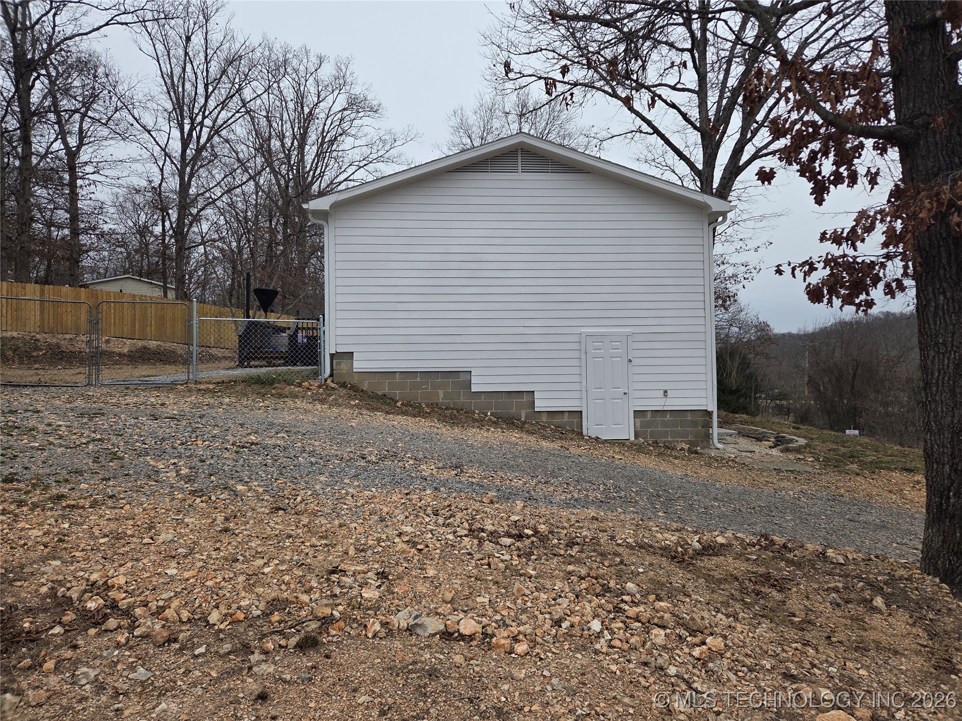 474677 E 611 Property Photo 47