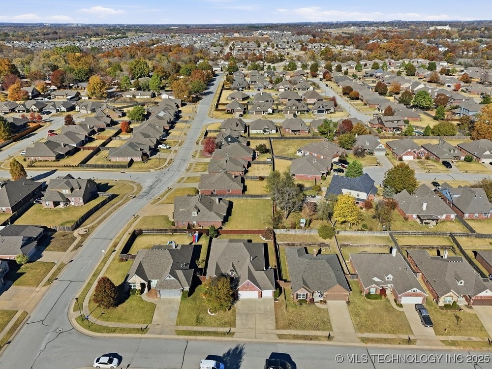 2712 W Natchez Street Property Photo 2