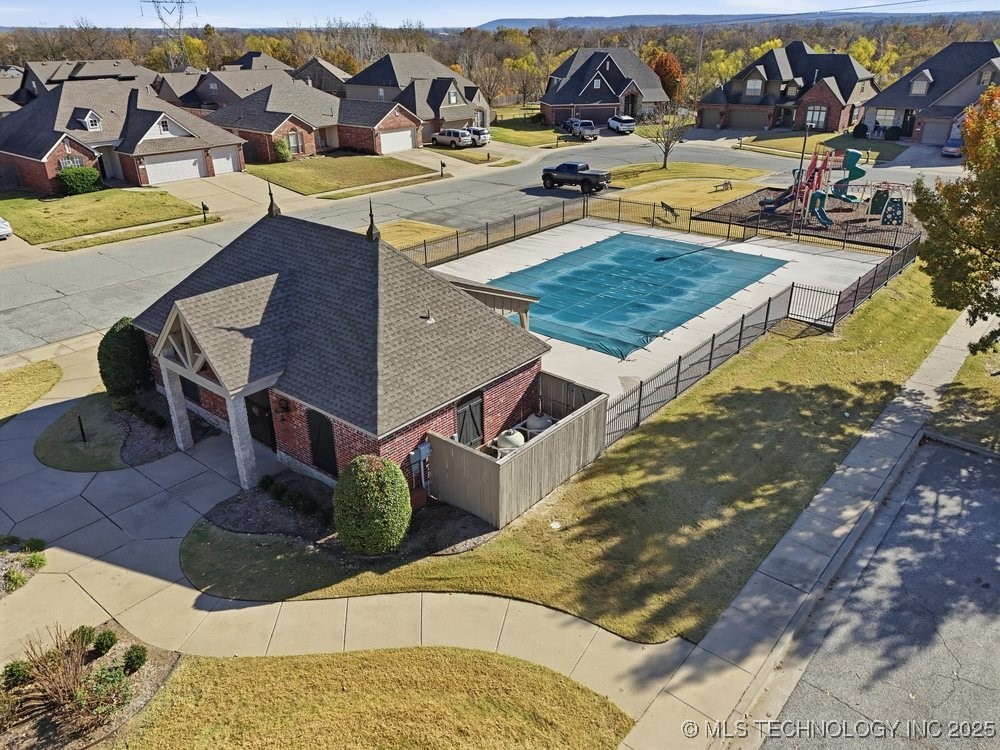 2712 W Natchez Street Property Photo 4