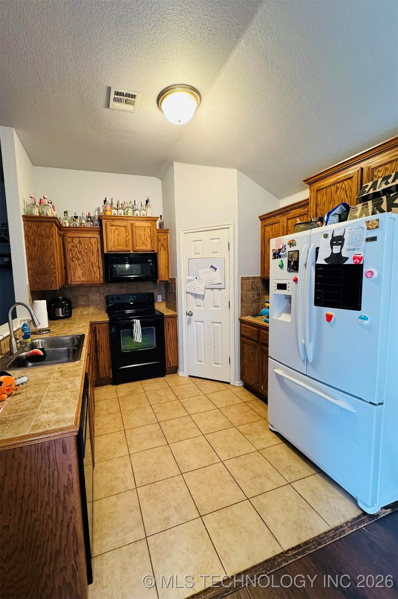 4008 Red Apple Property Photo 6