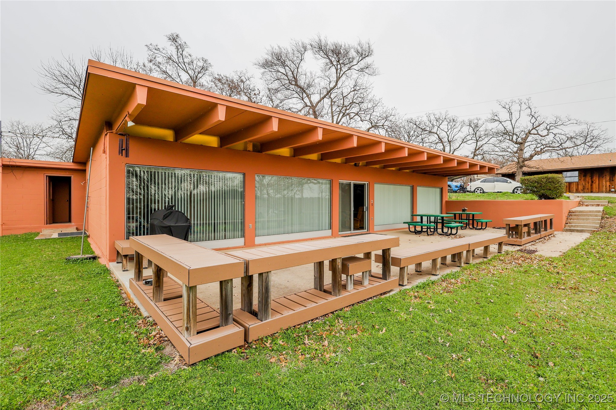 2664 Spence Property Photo 3