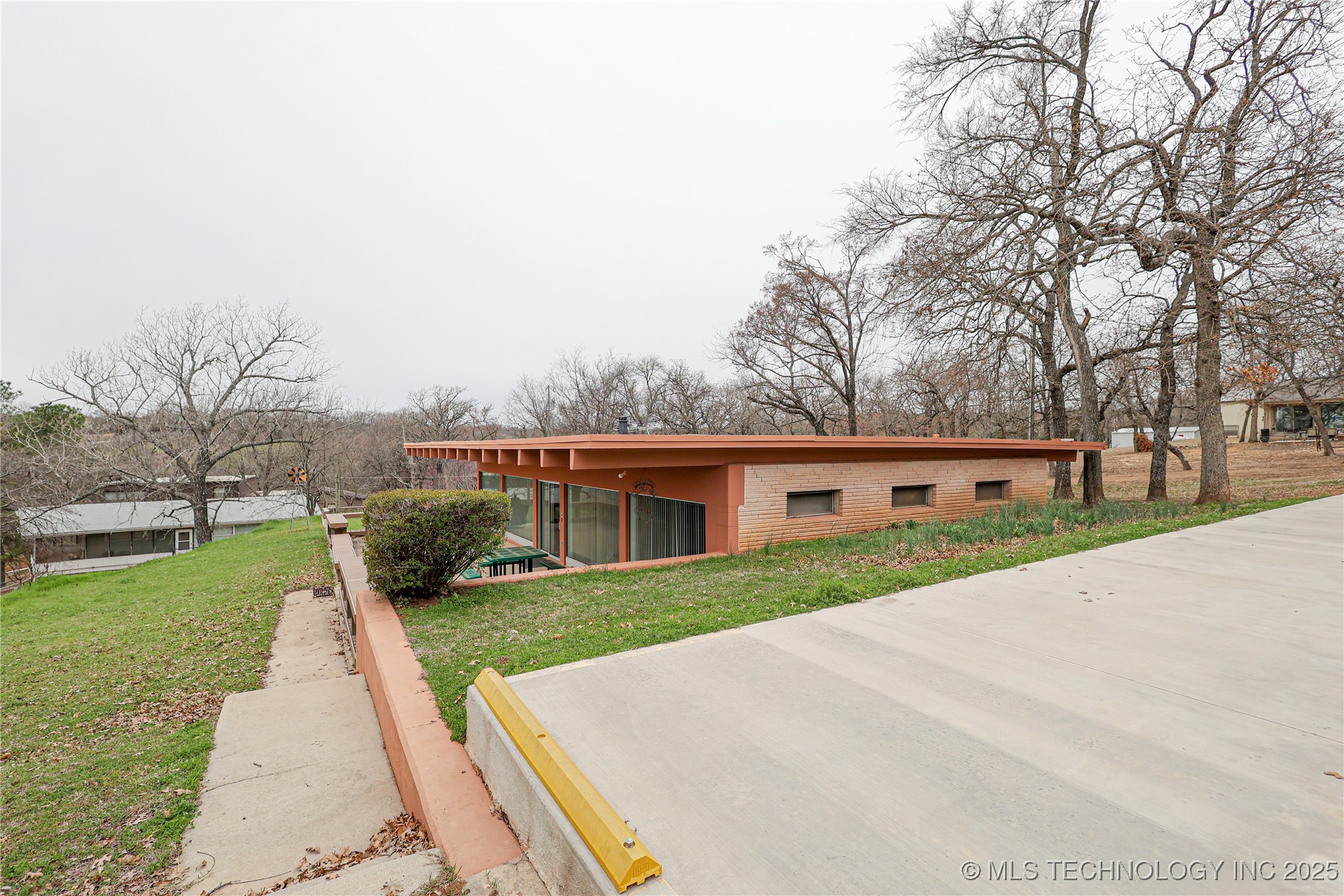 2664 Spence Property Photo 8