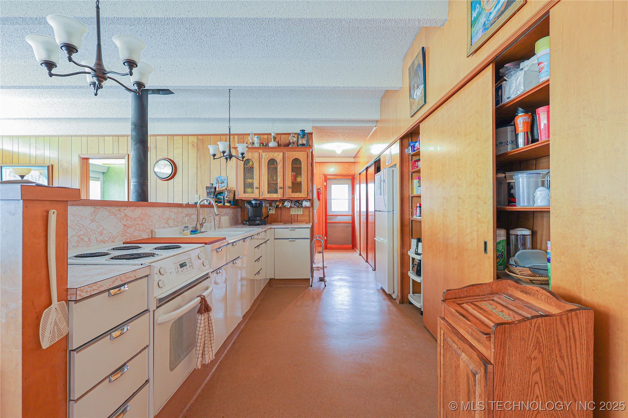 2664 Spence Property Photo 18