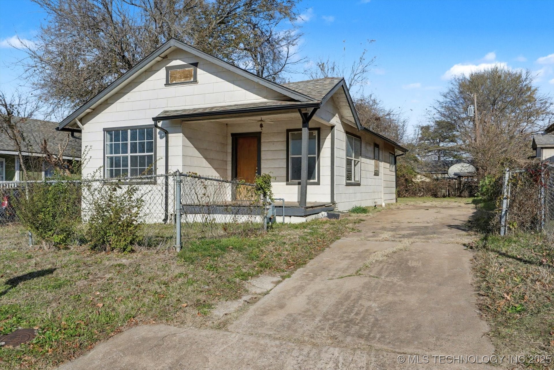 2229 E Oklahoma Street Property Photo 2