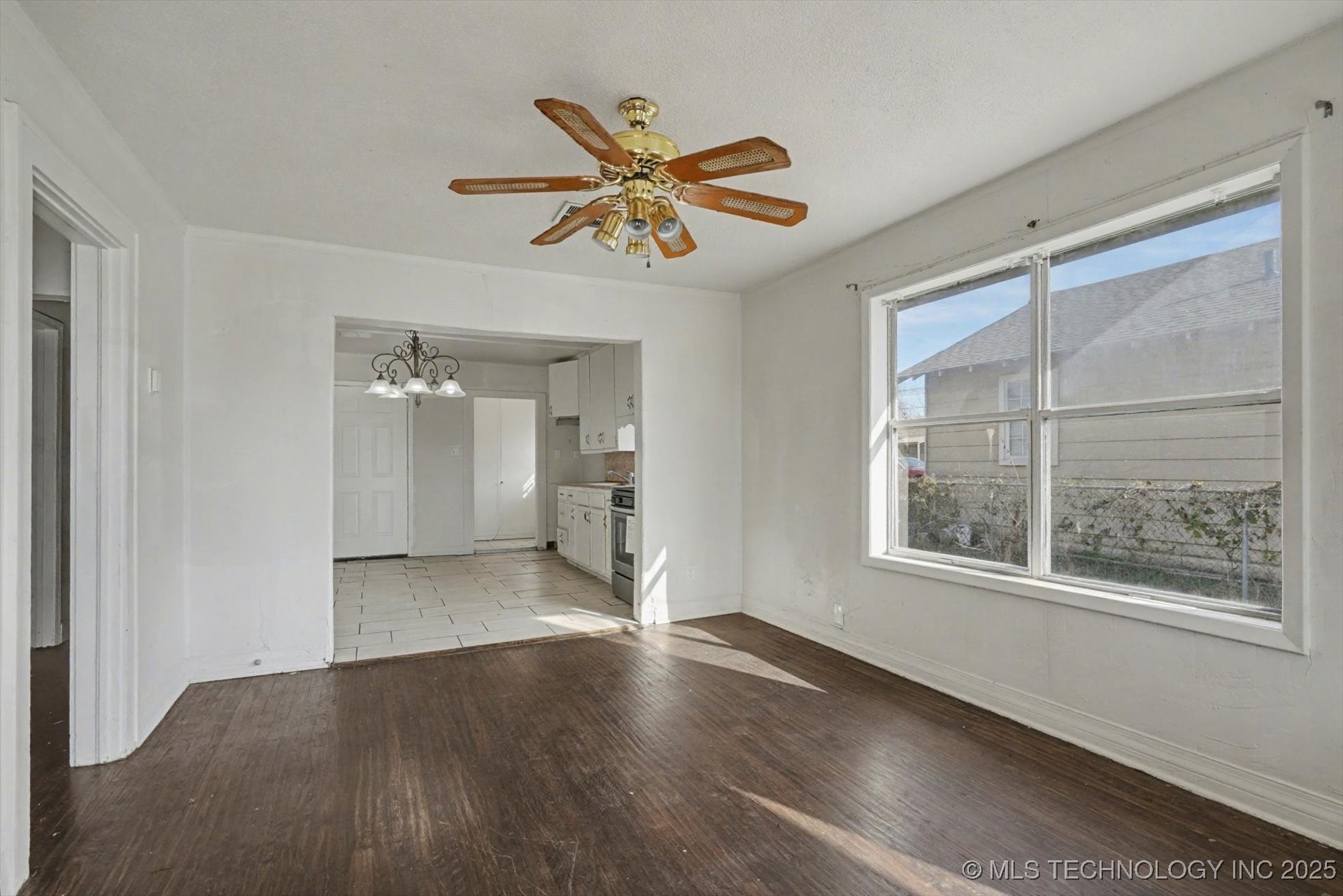 2229 E Oklahoma Street Property Photo 4