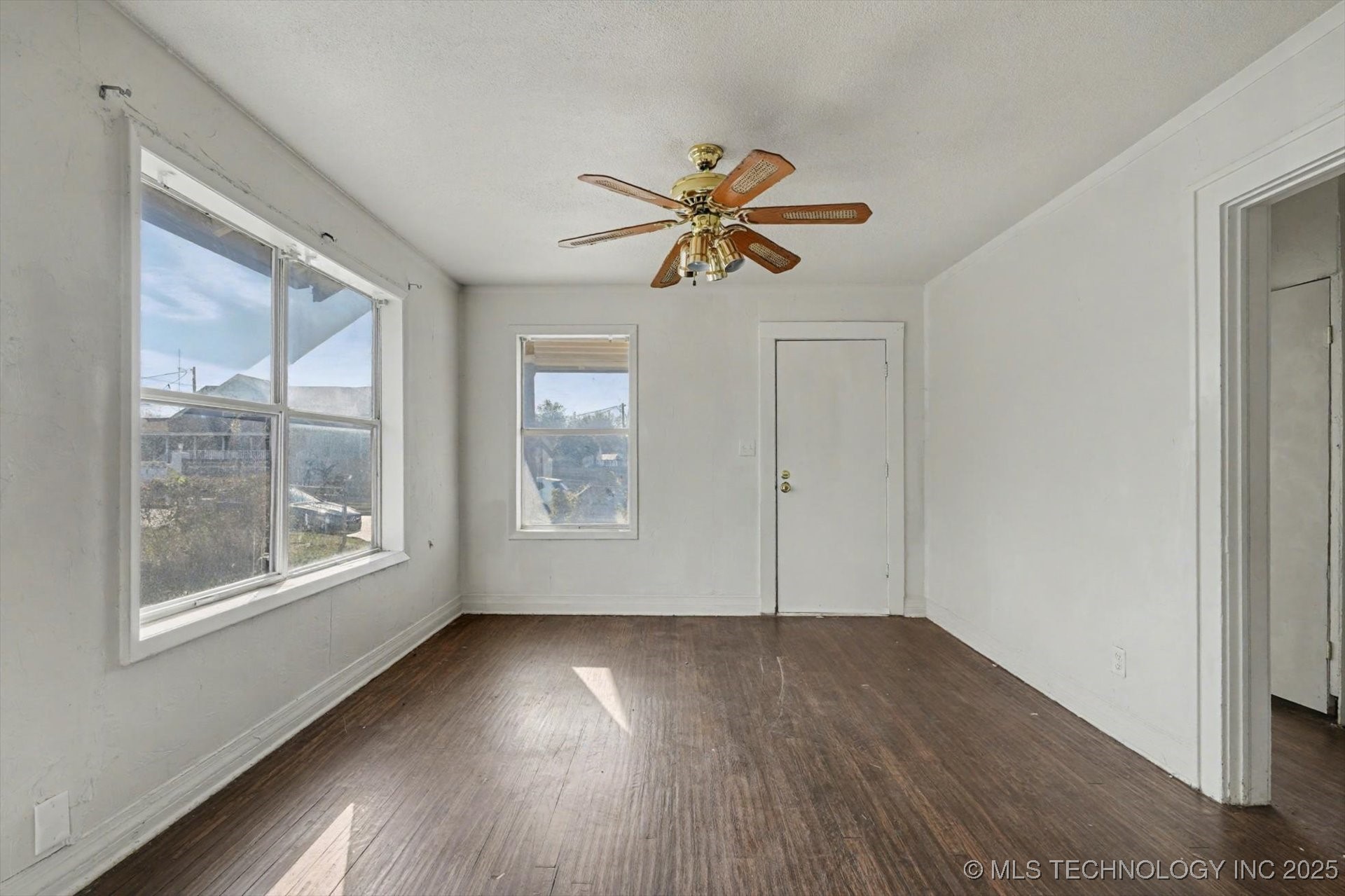 2229 E Oklahoma Street Property Photo 5