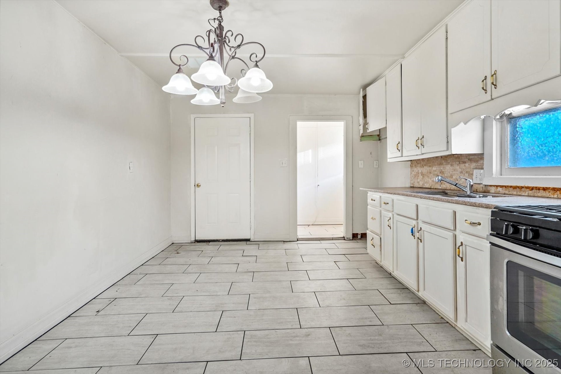 2229 E Oklahoma Street Property Photo 6