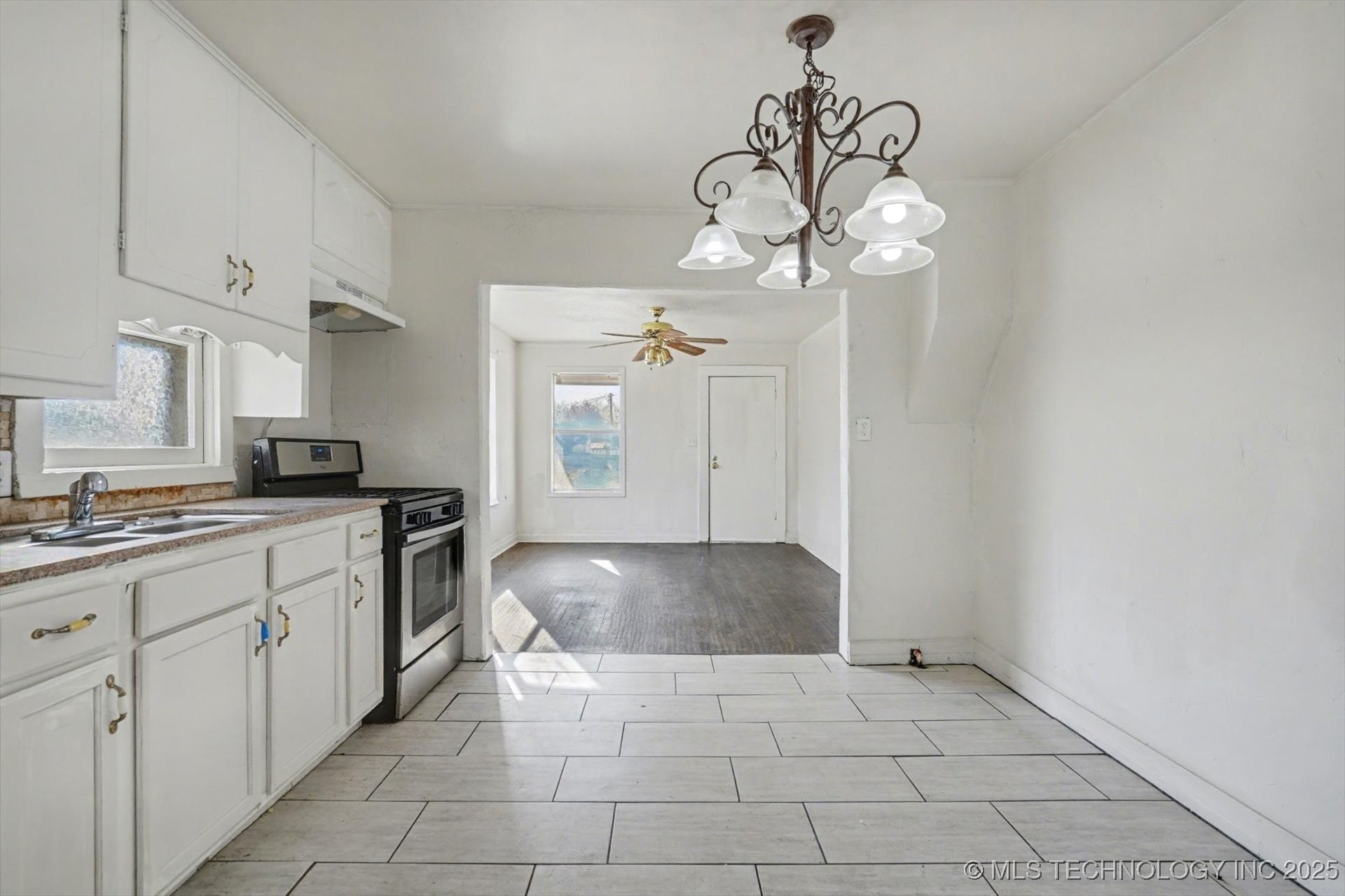 2229 E Oklahoma Street Property Photo 7