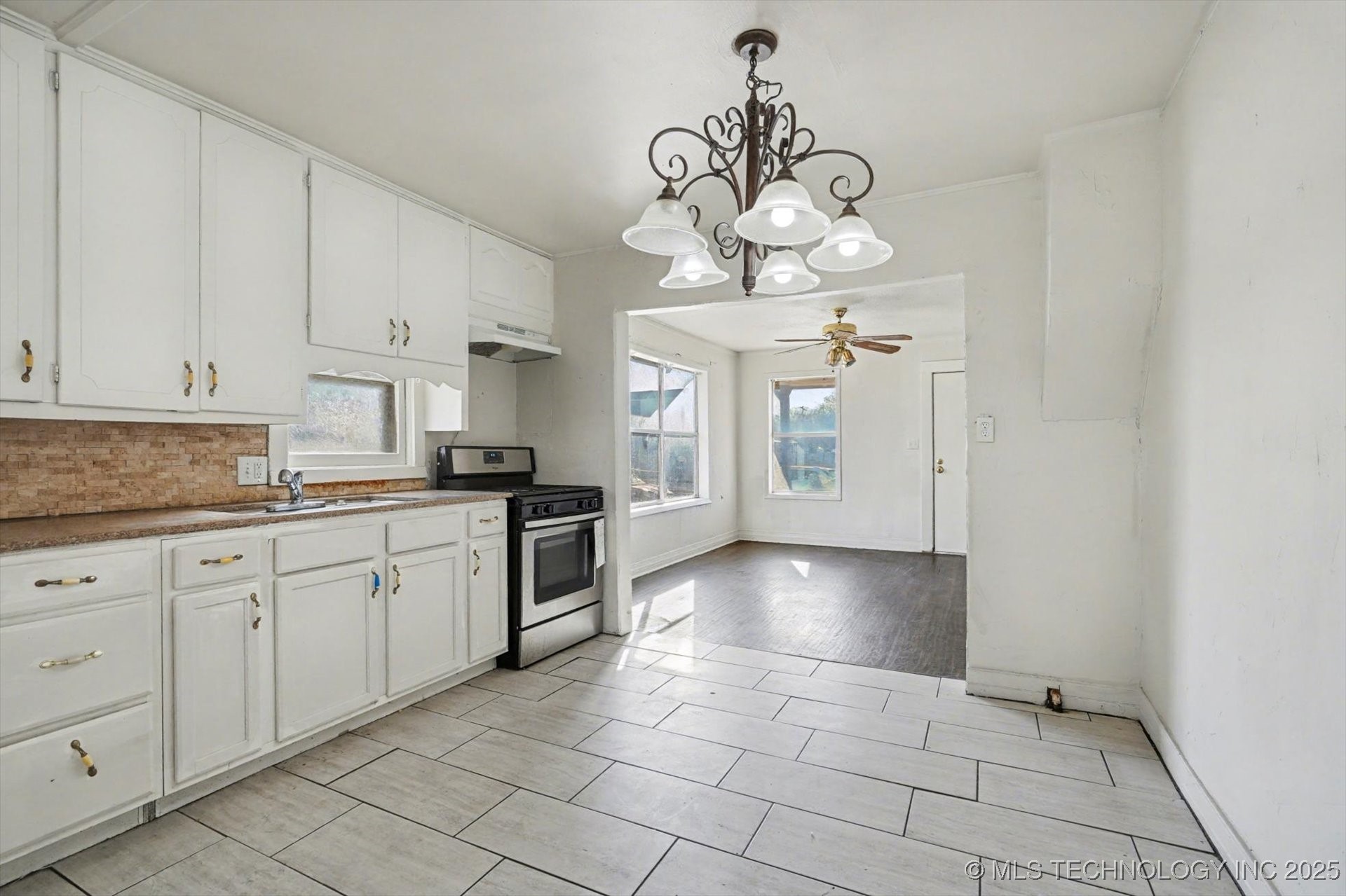 2229 E Oklahoma Street Property Photo 8