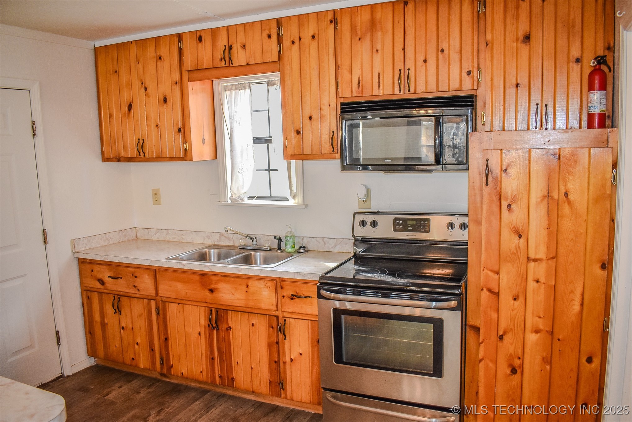 406 Se I Street Property Photo 7