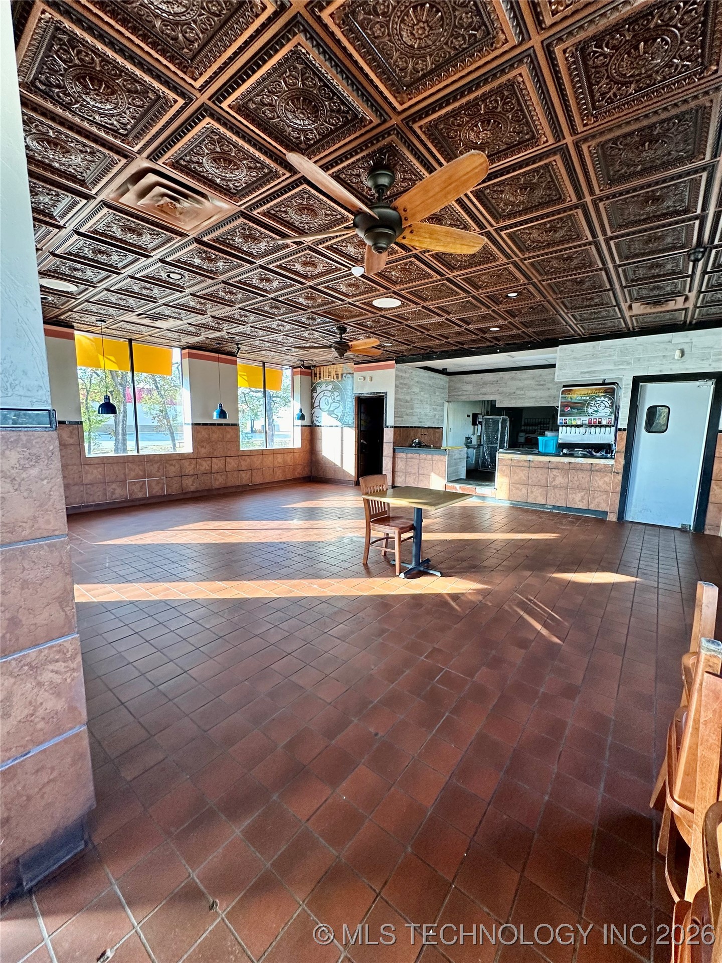 1906 W Broadway Property Photo 5