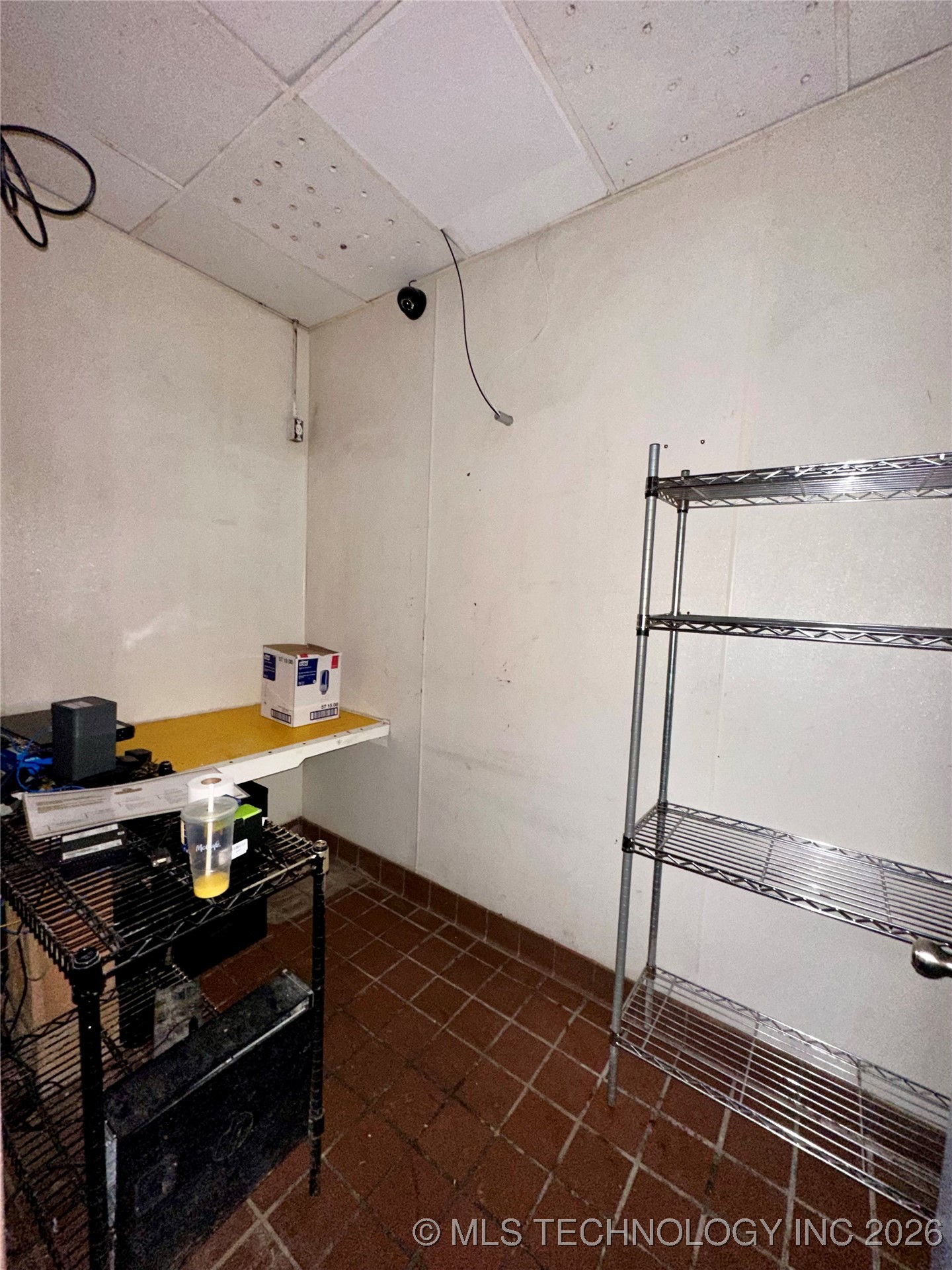 1906 W Broadway Property Photo 7