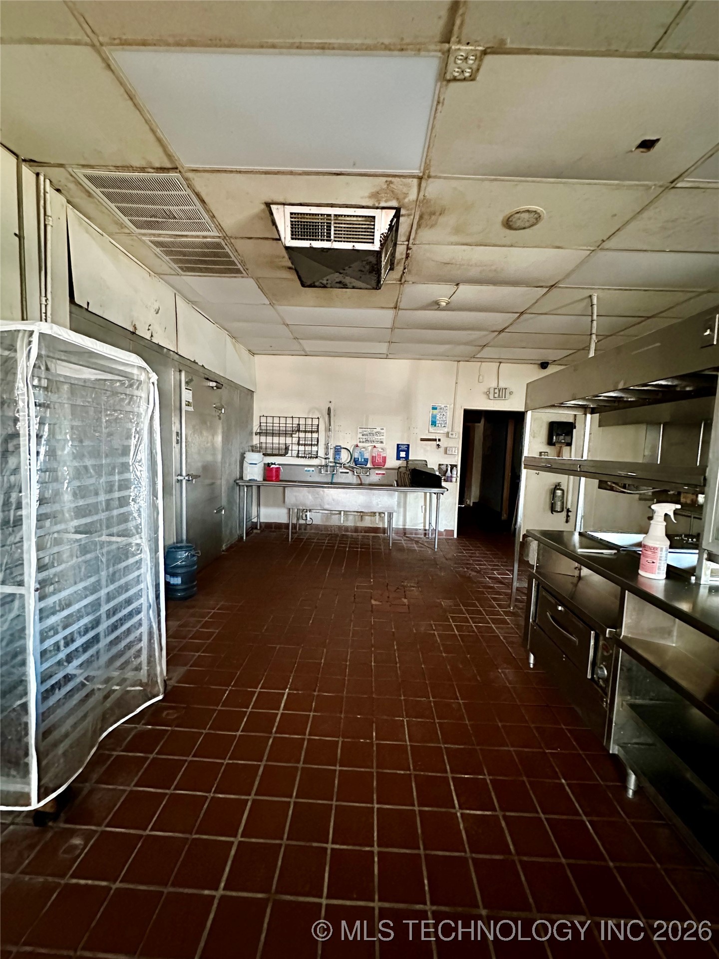 1906 W Broadway Property Photo 9