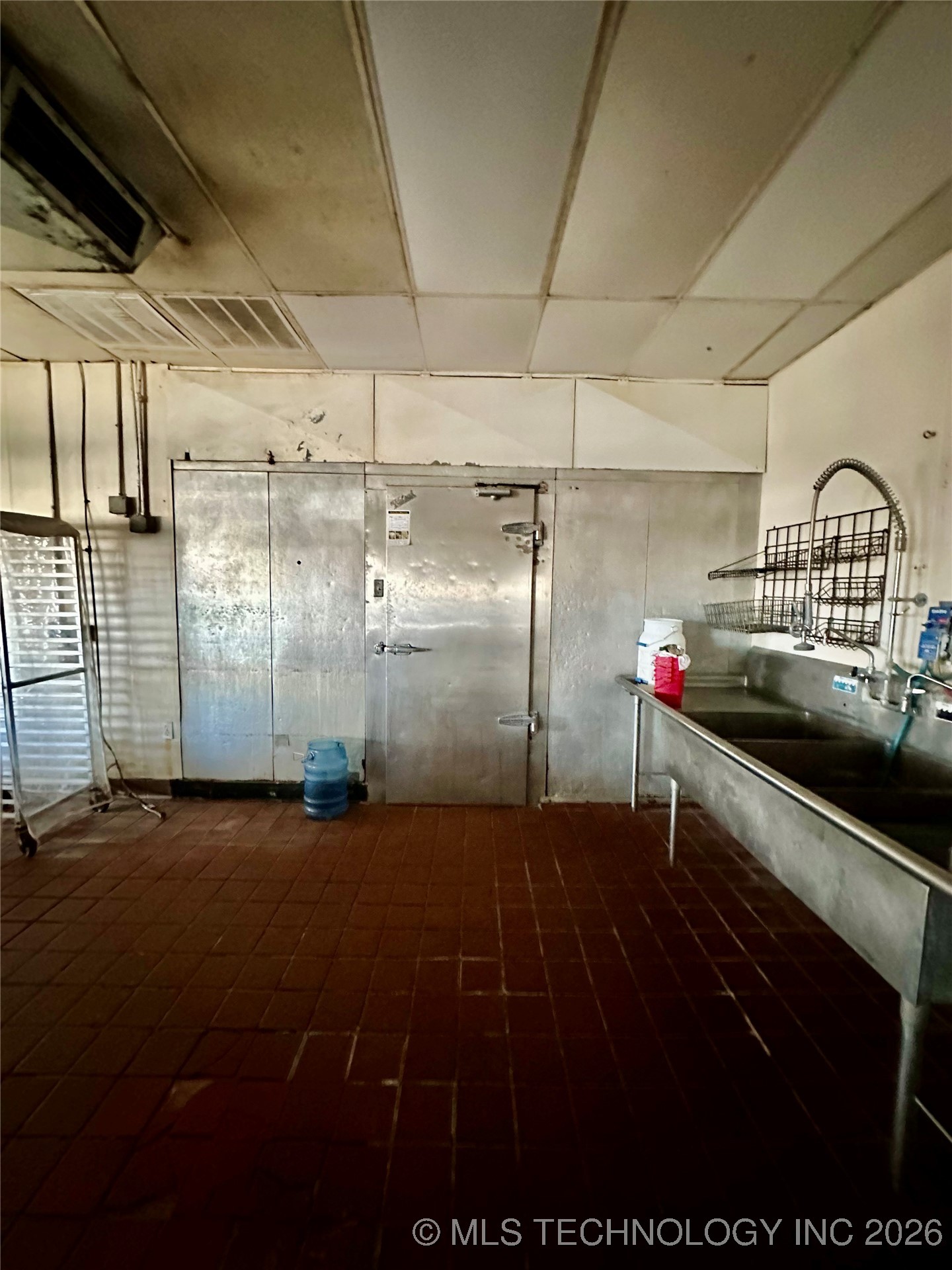 1906 W Broadway Property Photo 10