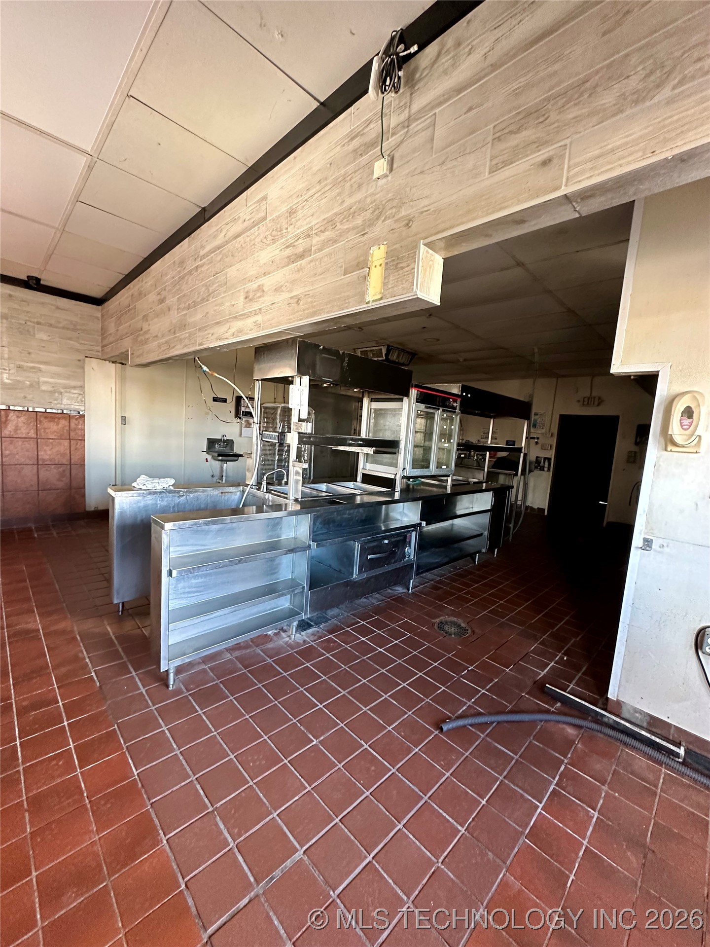 1906 W Broadway Property Photo 12