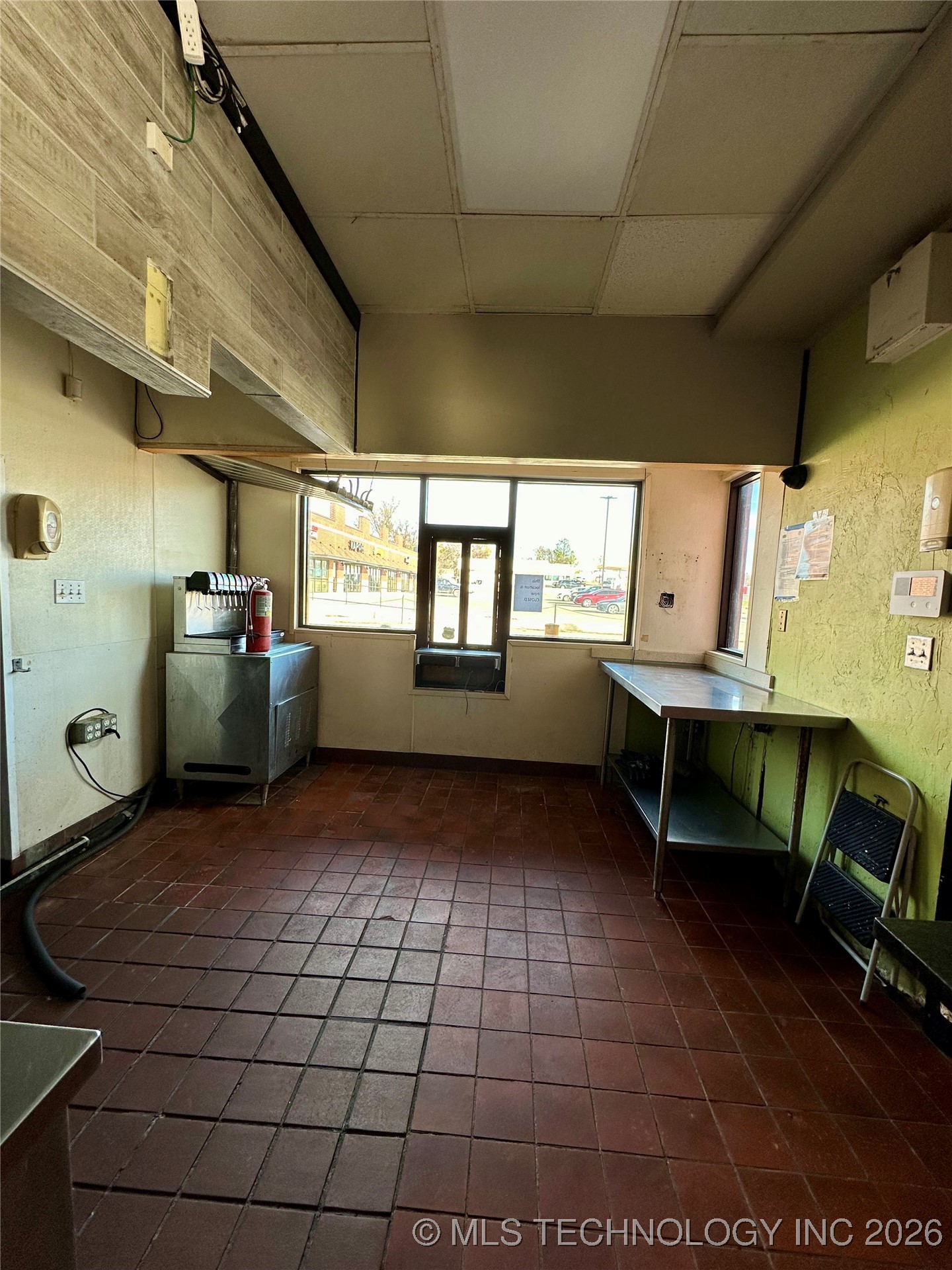 1906 W Broadway Property Photo 13