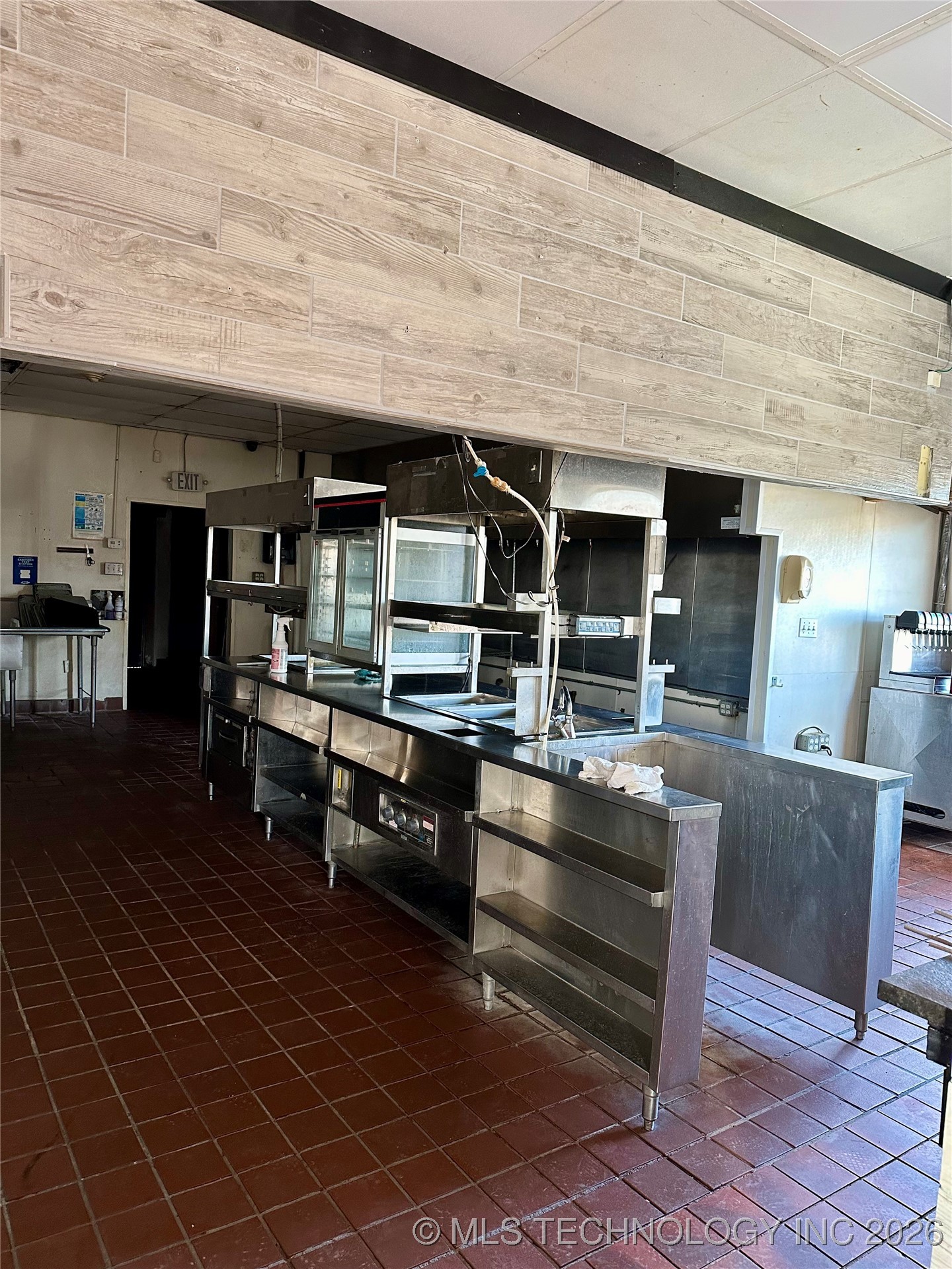 1906 W Broadway Property Photo 14