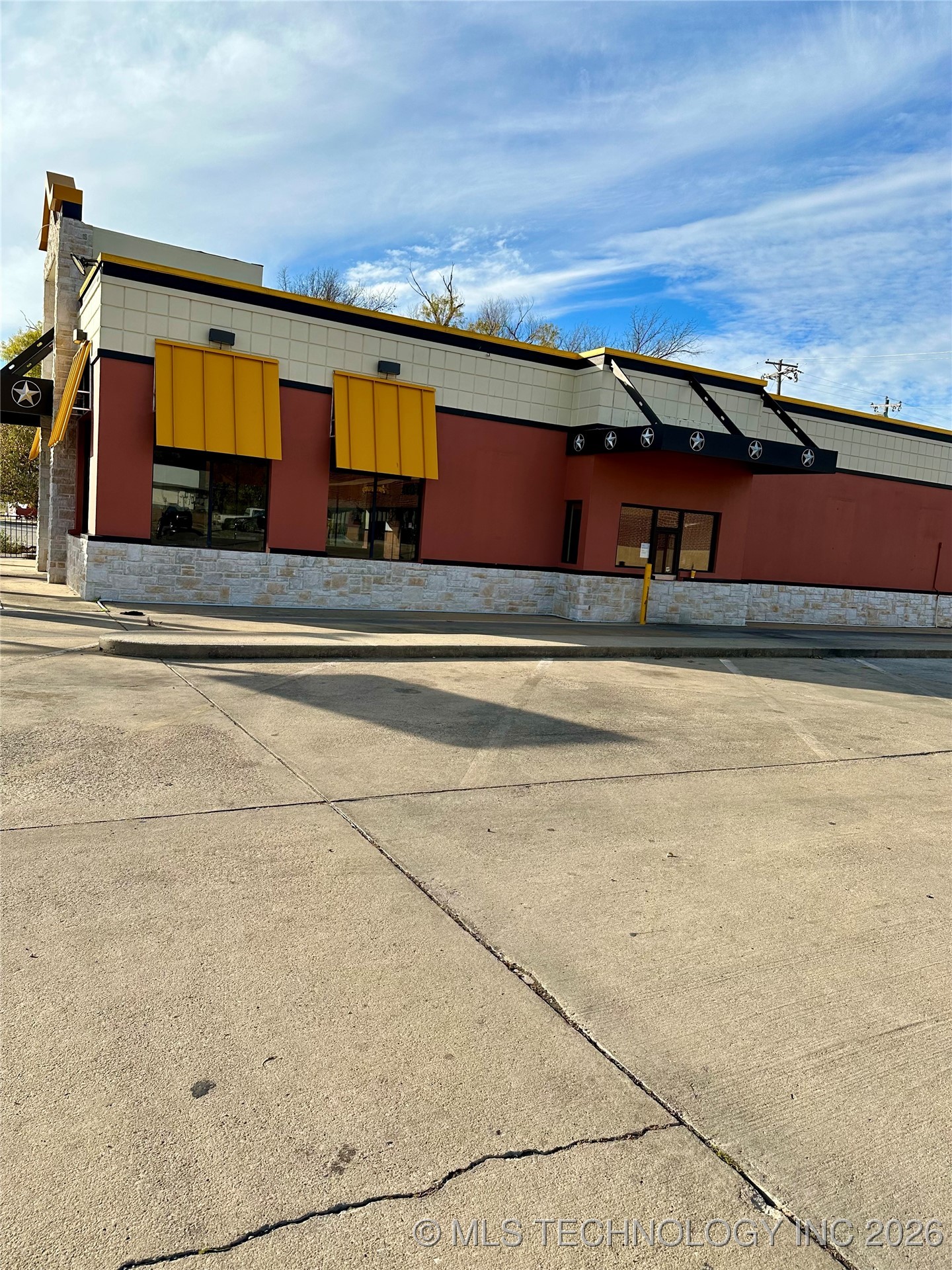 1906 W Broadway Property Photo 17