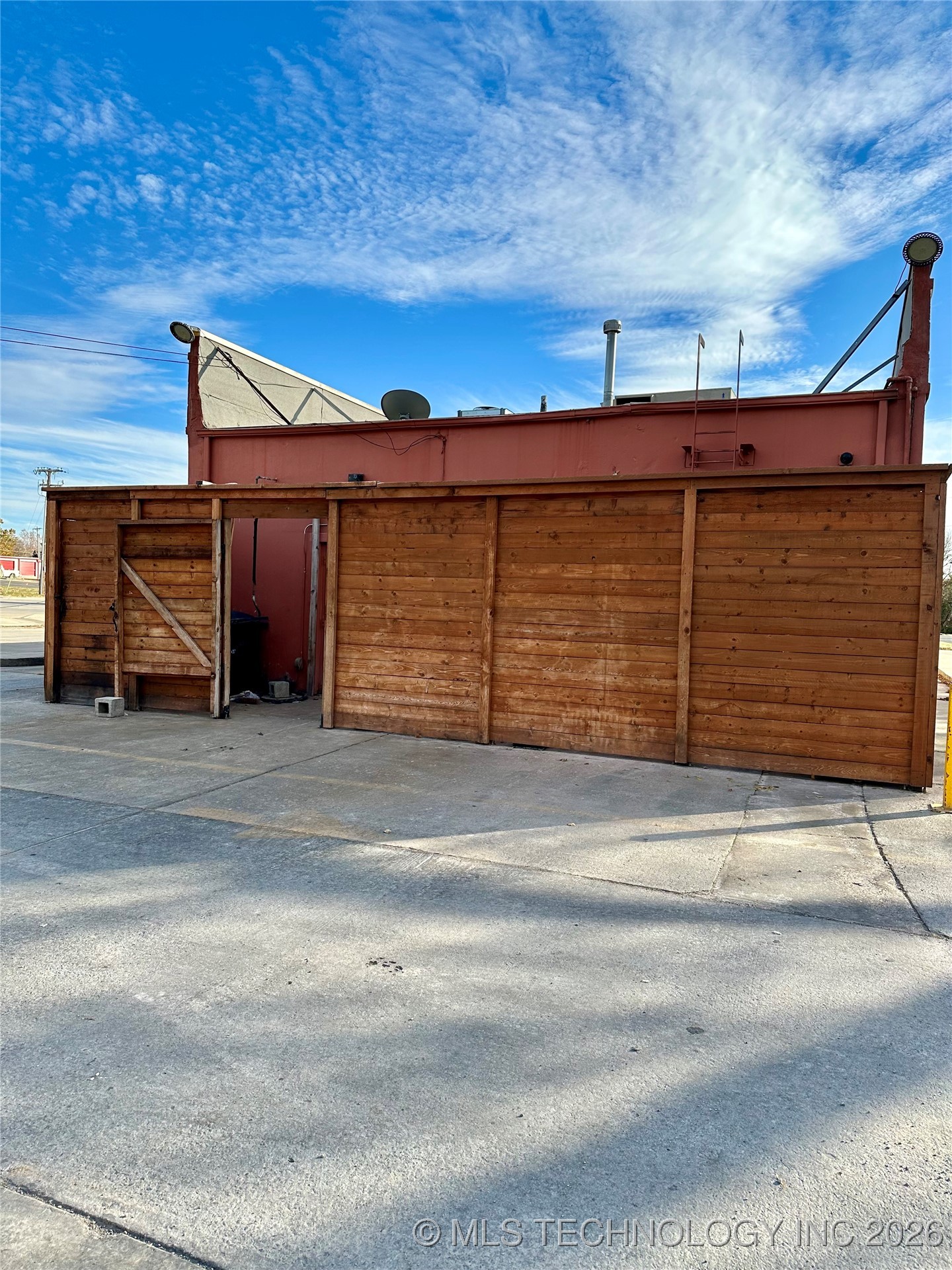 1906 W Broadway Property Photo 21