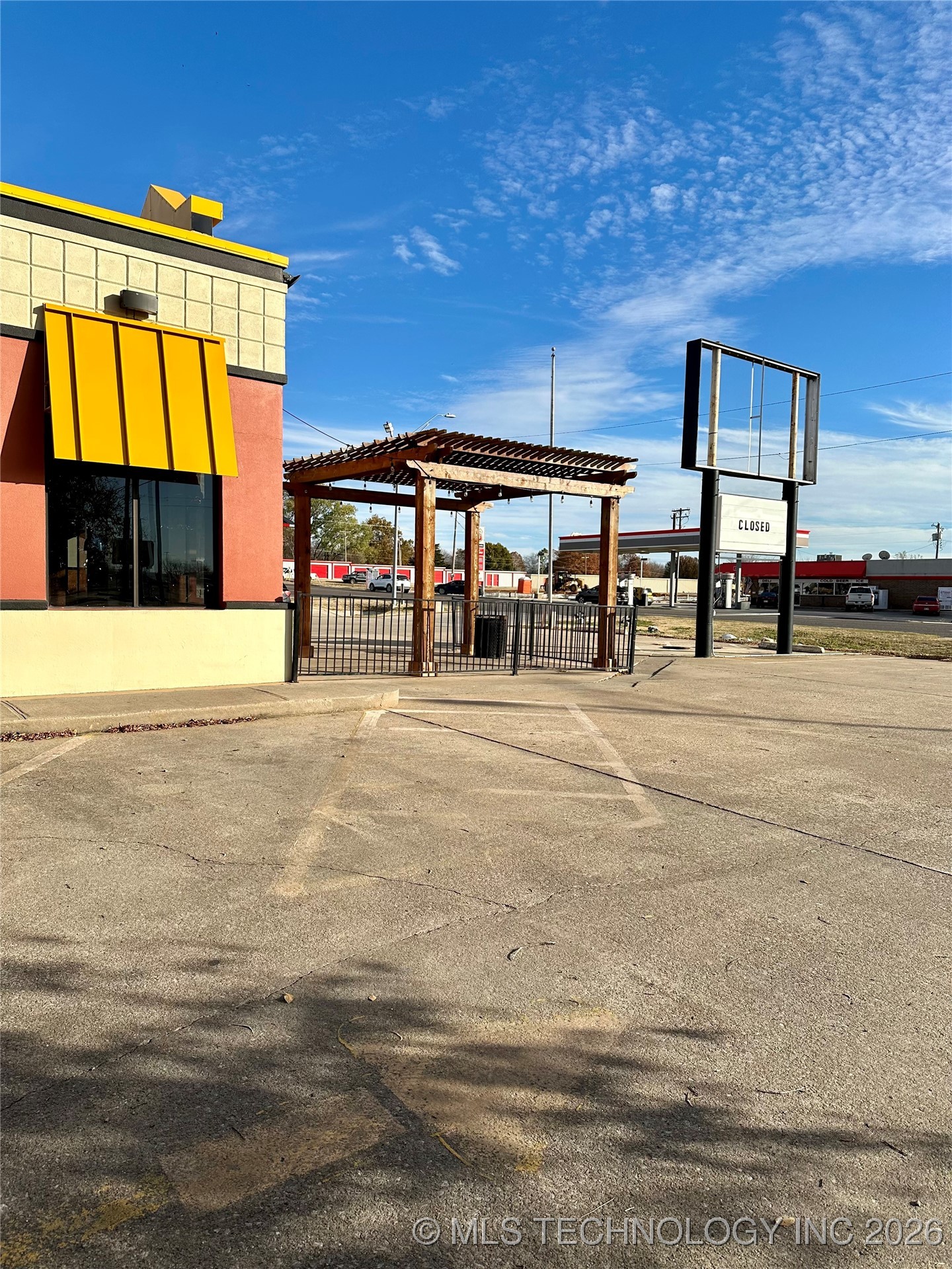 1906 W Broadway Property Photo 22