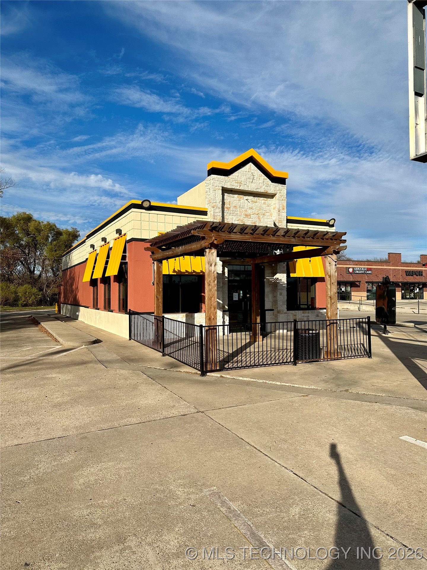 1906 W Broadway Property Photo 23