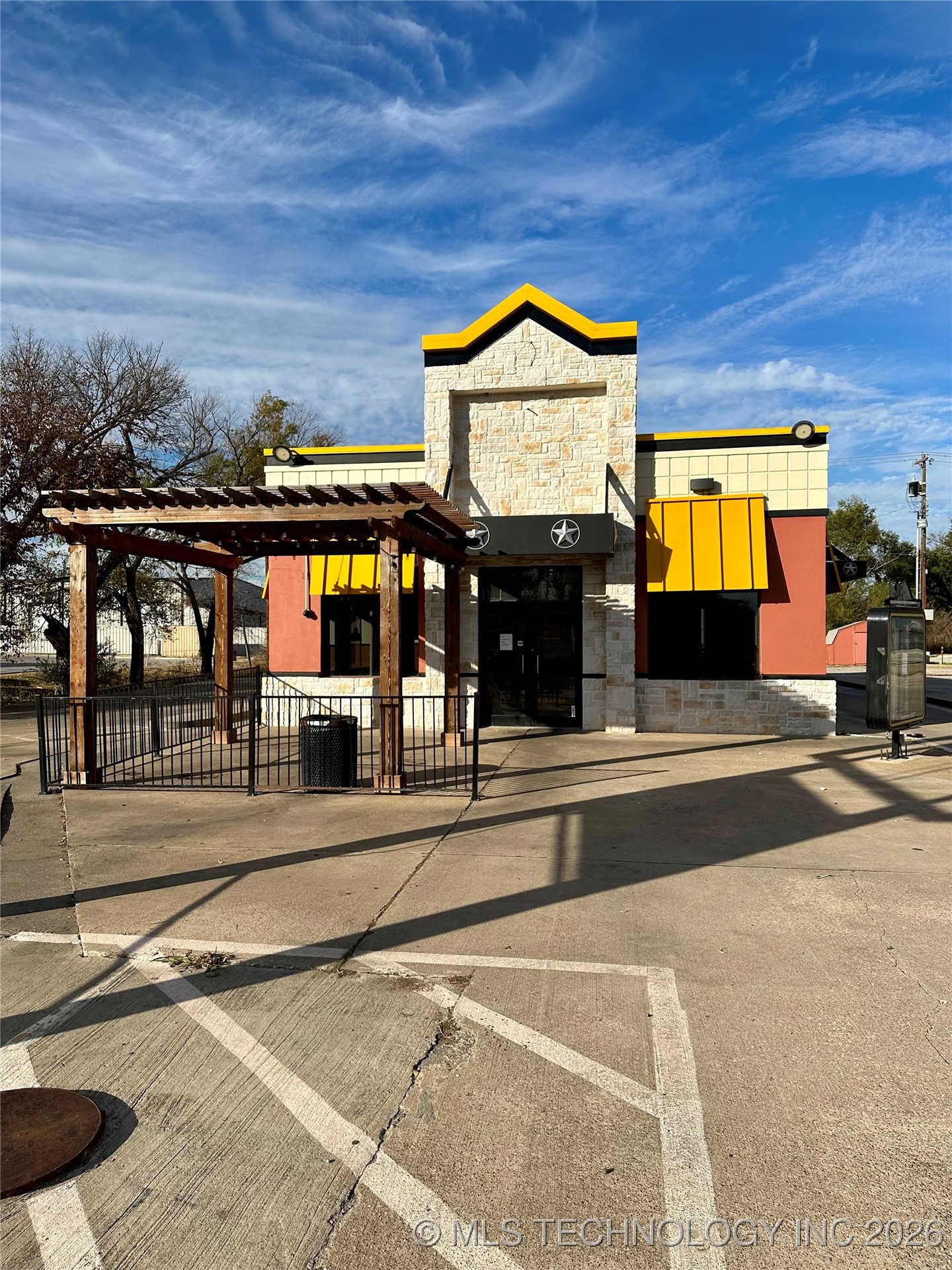 1906 W Broadway Property Photo 24